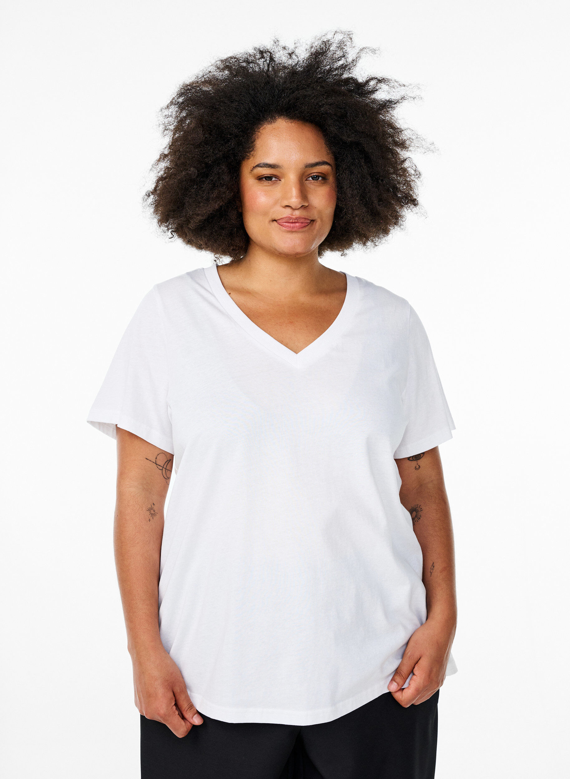 Zizzi Basis T-shirt van katoen met een V-hals, Wit, Model image number 0