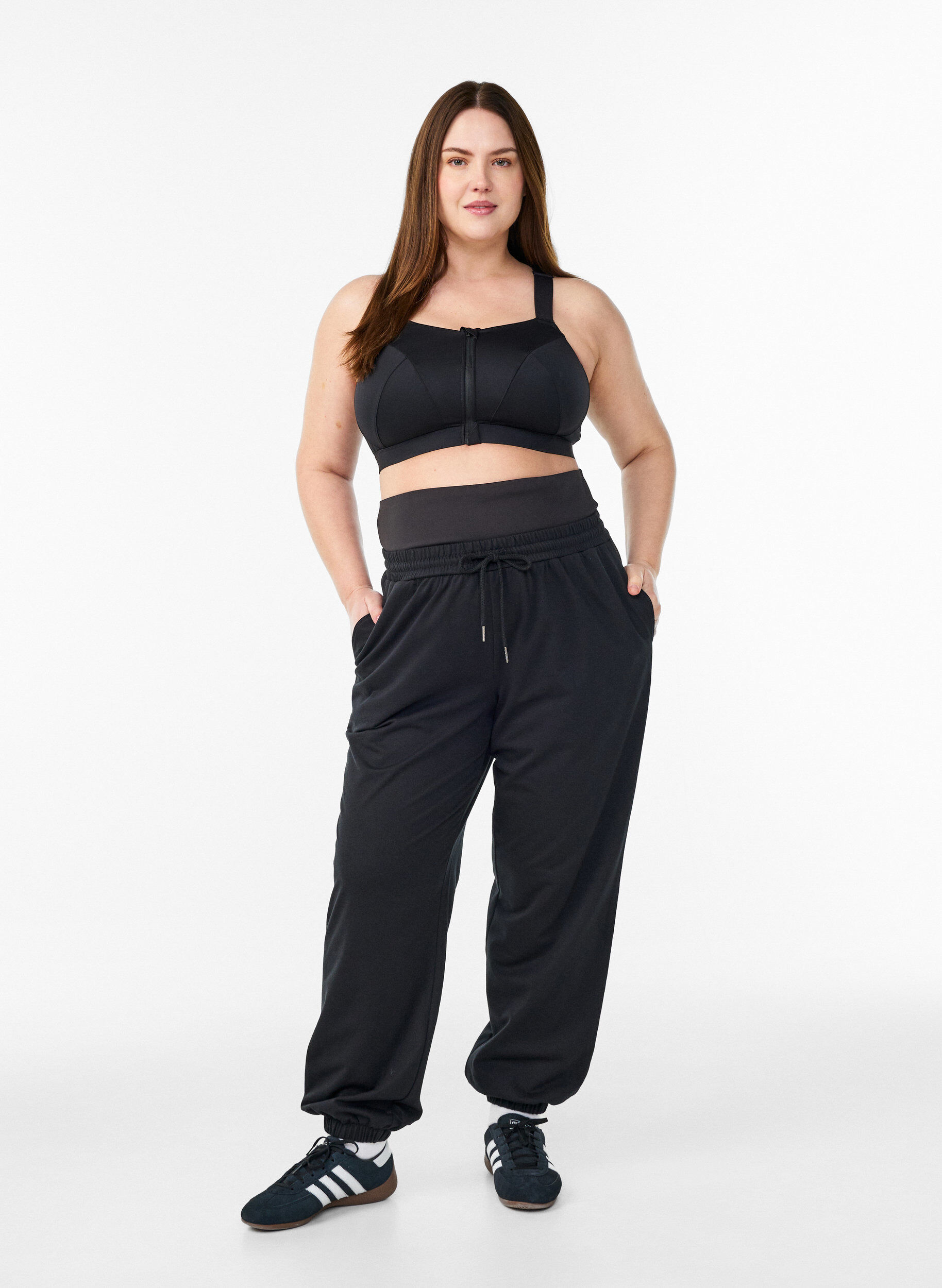 Zizzi Joggingbroek met een brede tailleband, Zwart, Model image number 1