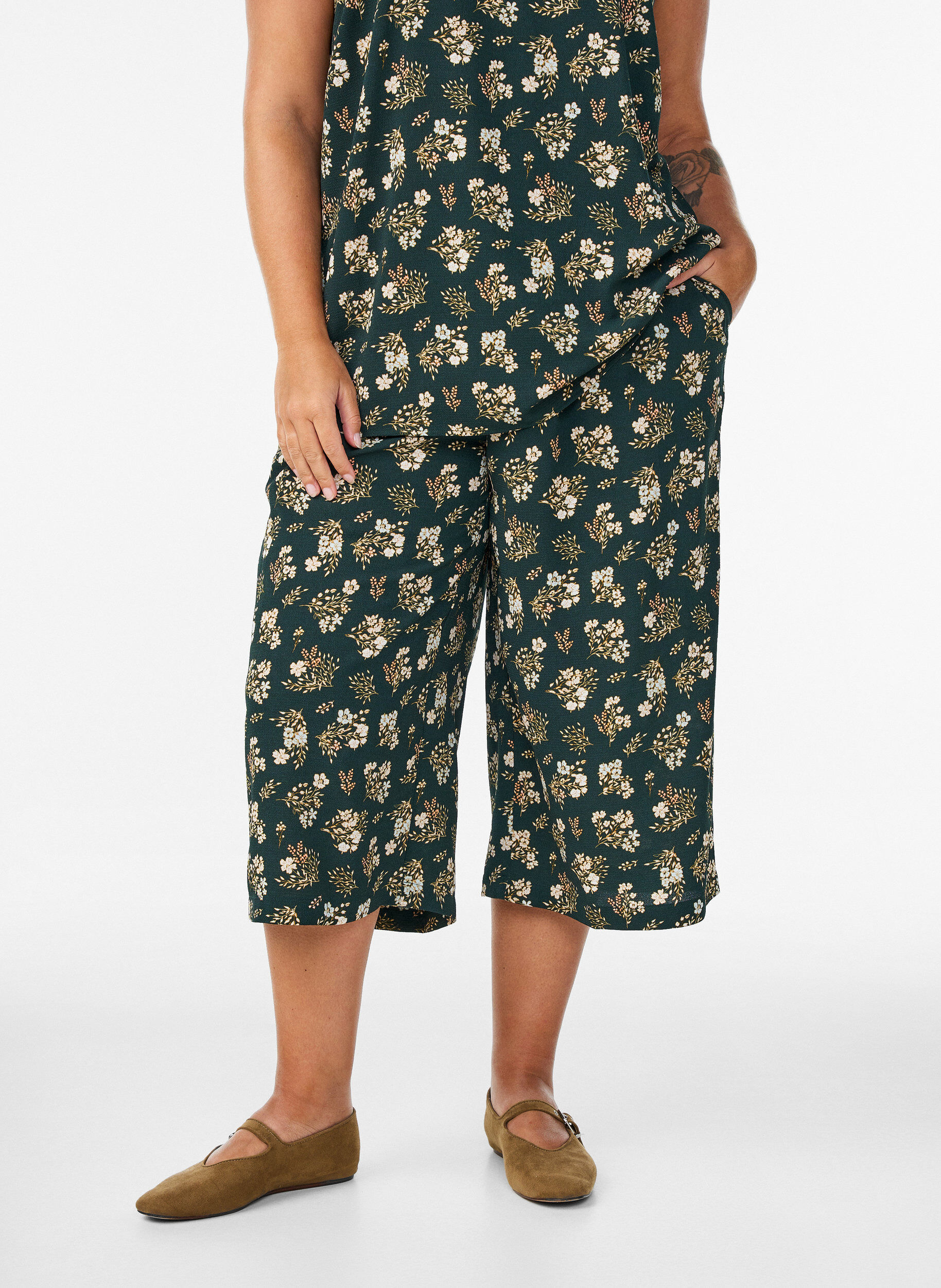 ZizziTop met print en V-hals, Groen, Model image number 2