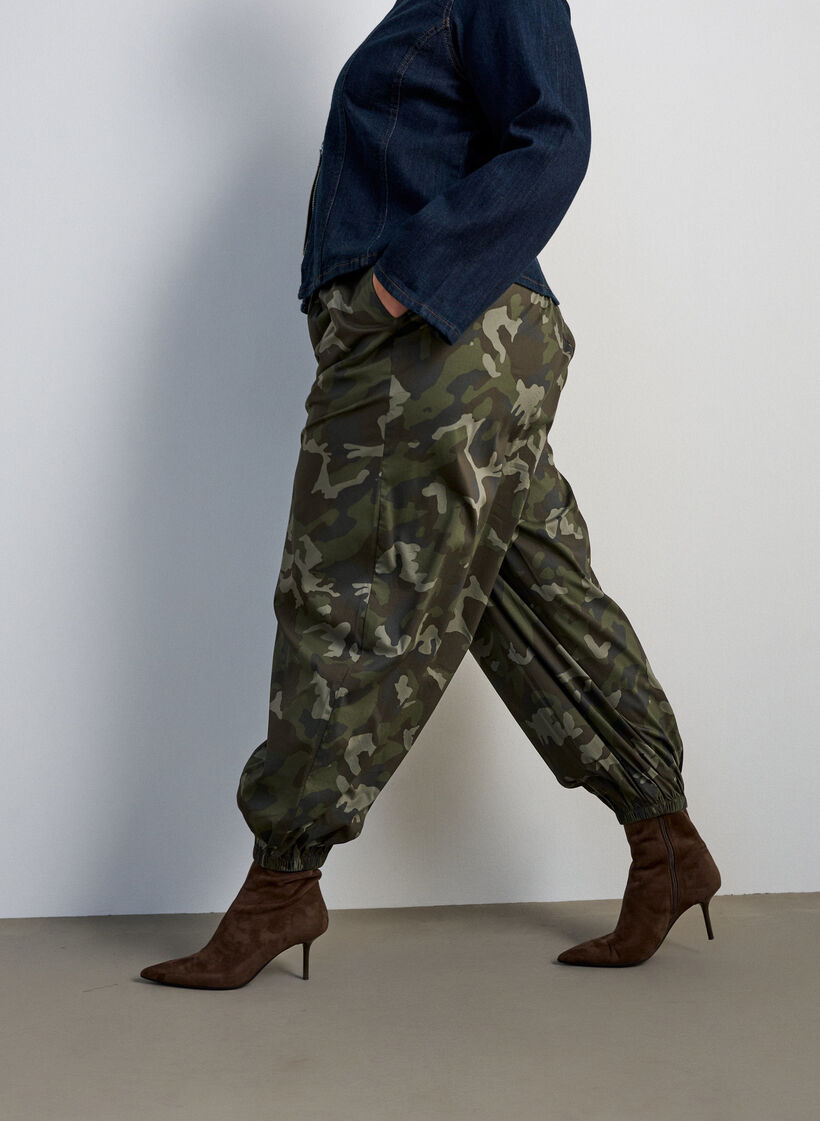 Balloonbroek met hoge taille en all-overpatroon, Groen, Model image number 3