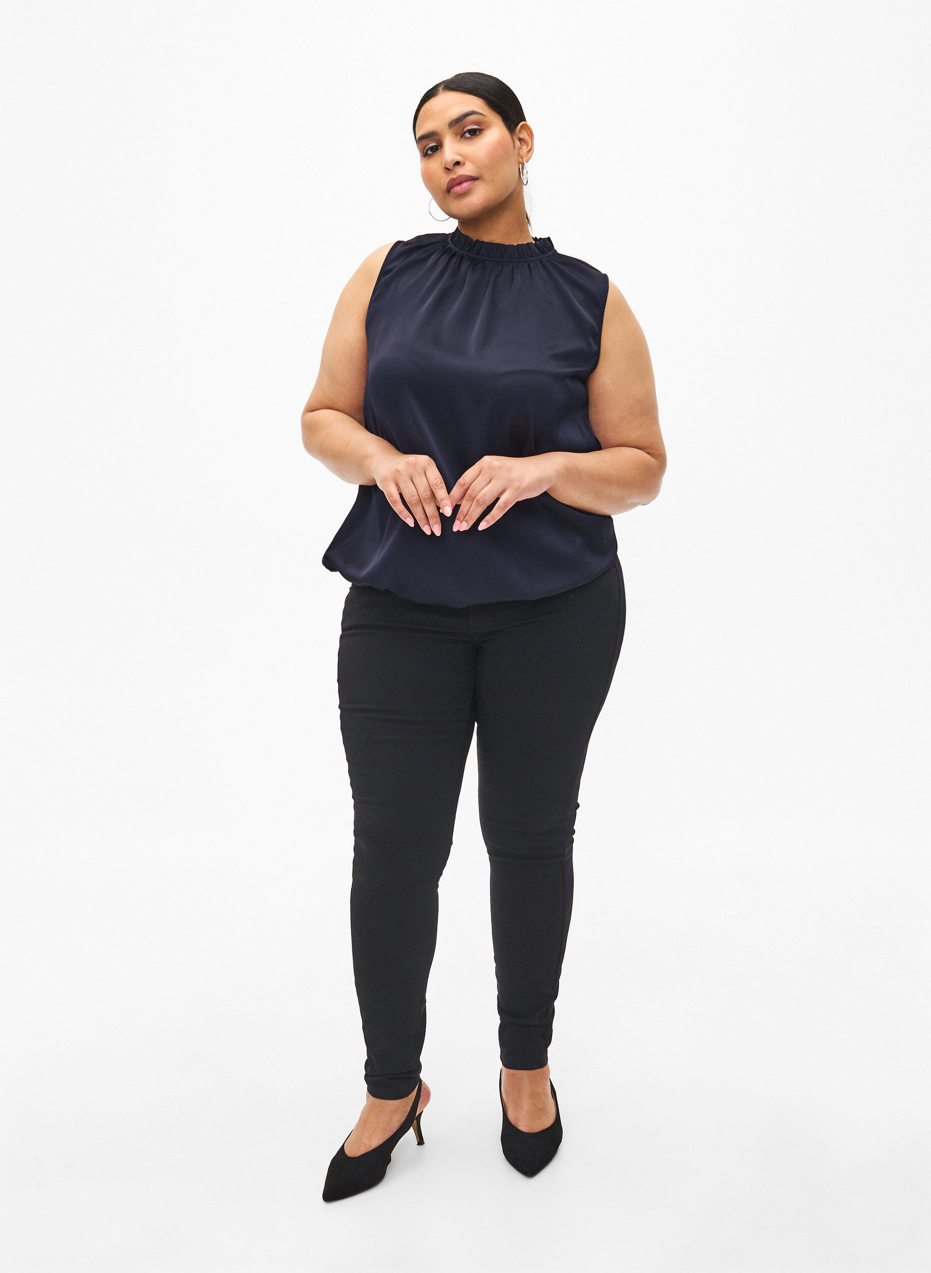 Zizzi Mouwloos feestelijk topje van satijn, Night Sky, Model image number 3