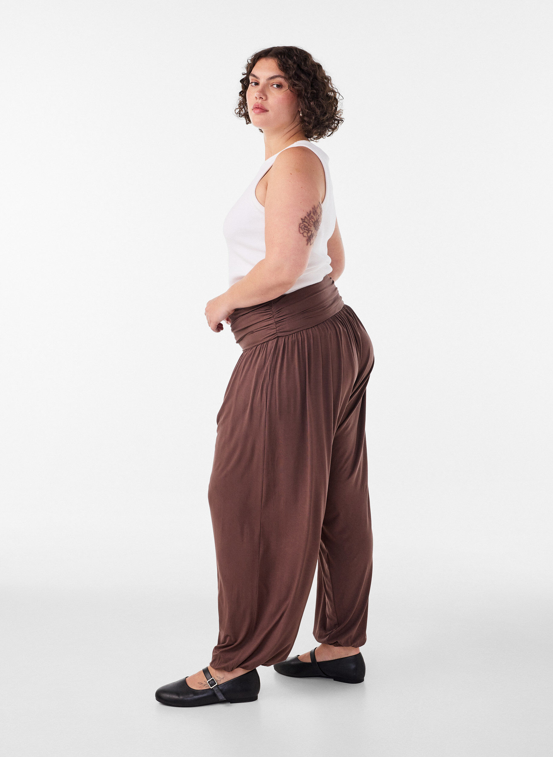 ZizziLoszittende harembroek, Bruin, Model image number 2