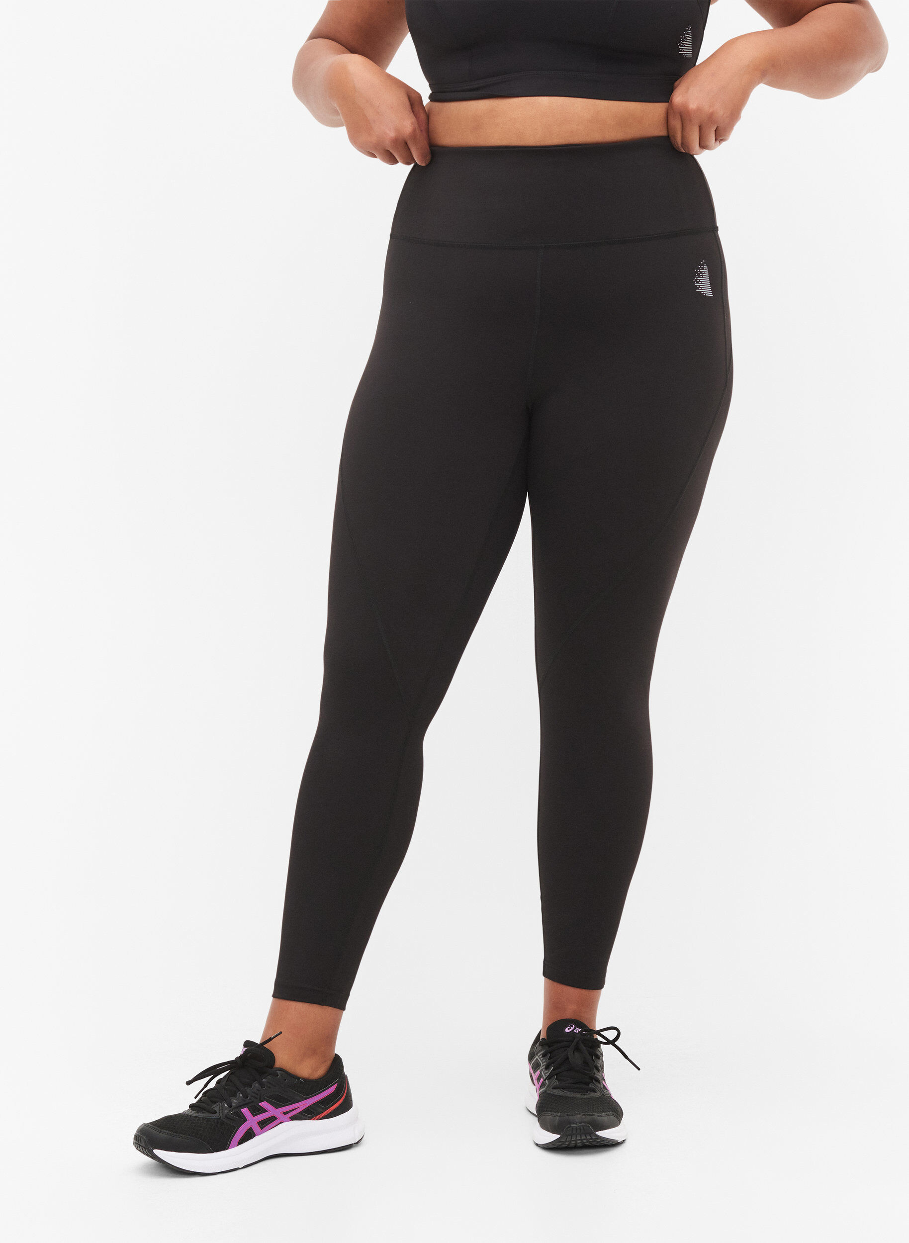 Zizzi CORE, V-SHAPE DEFINE TIGHTS - Cropped trainingslegging met v-vormige achterkant, Black, Model image number 0