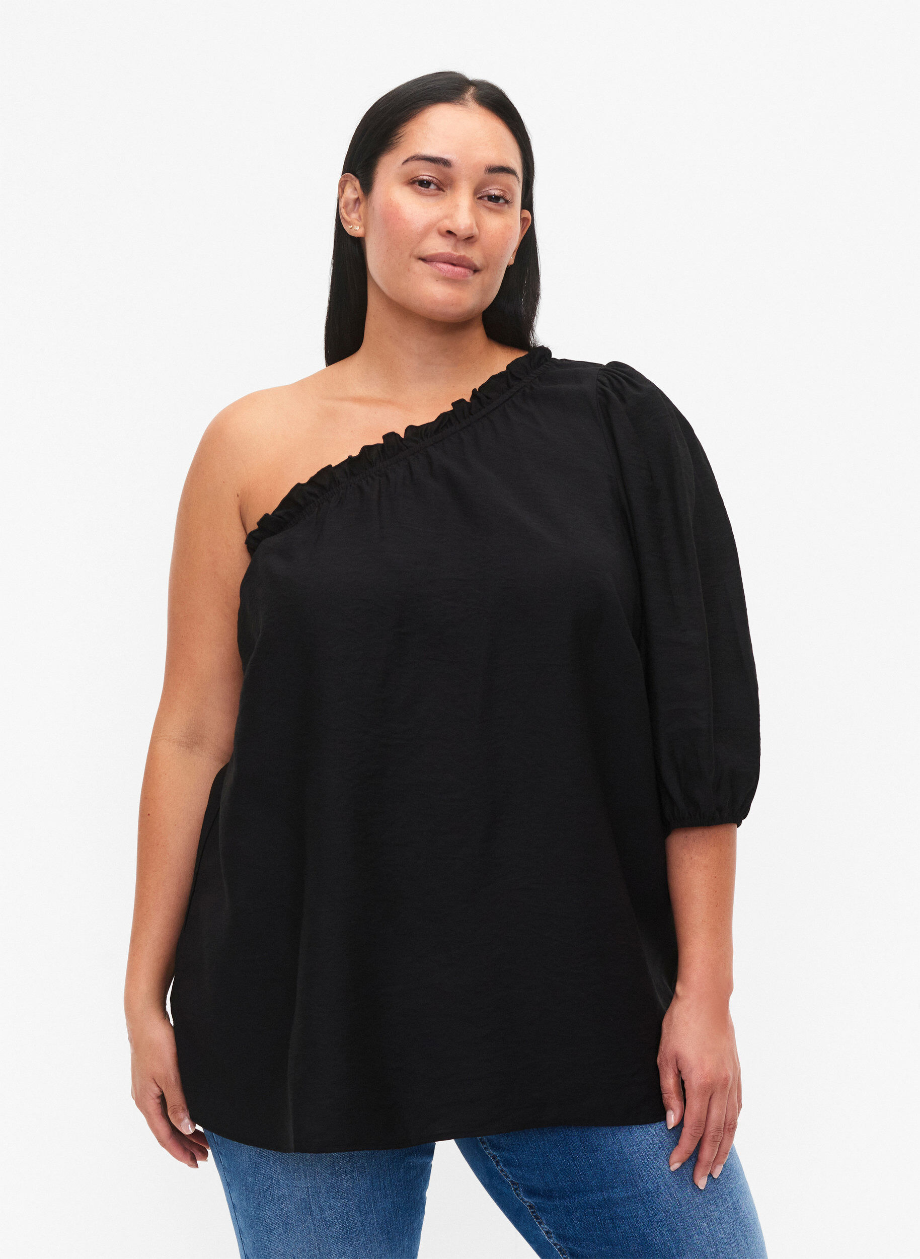 Zizzi One-shoulder blouse in viscose, Zwart, Model image number 0