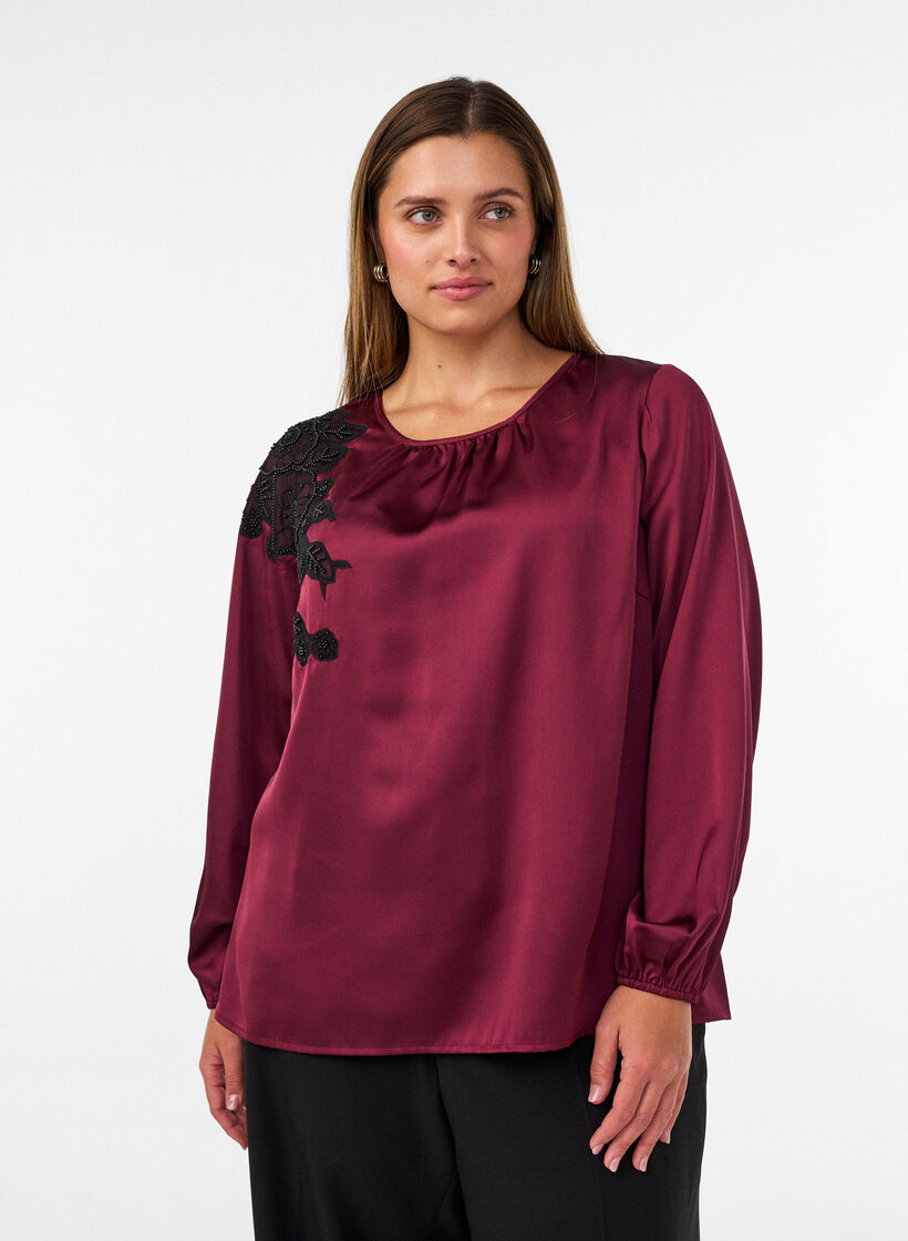 Satijnen blouse met kanten applicatie en parels, Rood, Model image number 0