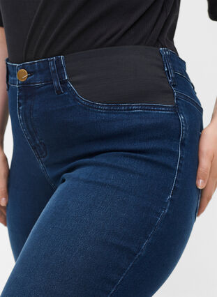 Super slim fit Amy jeans met elastiek in de taille, Dark blue denim, Model image number 2