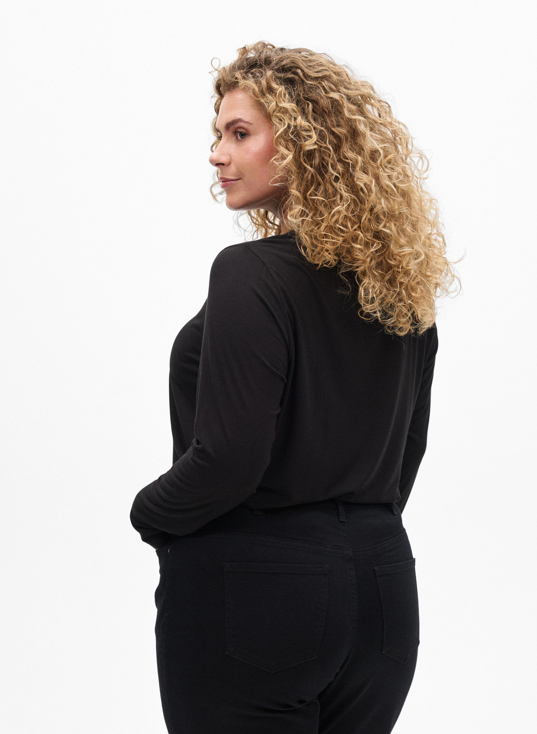 Zizzi Blouse met lange mouwen in een effen kleur, Zwart, Model image number 2