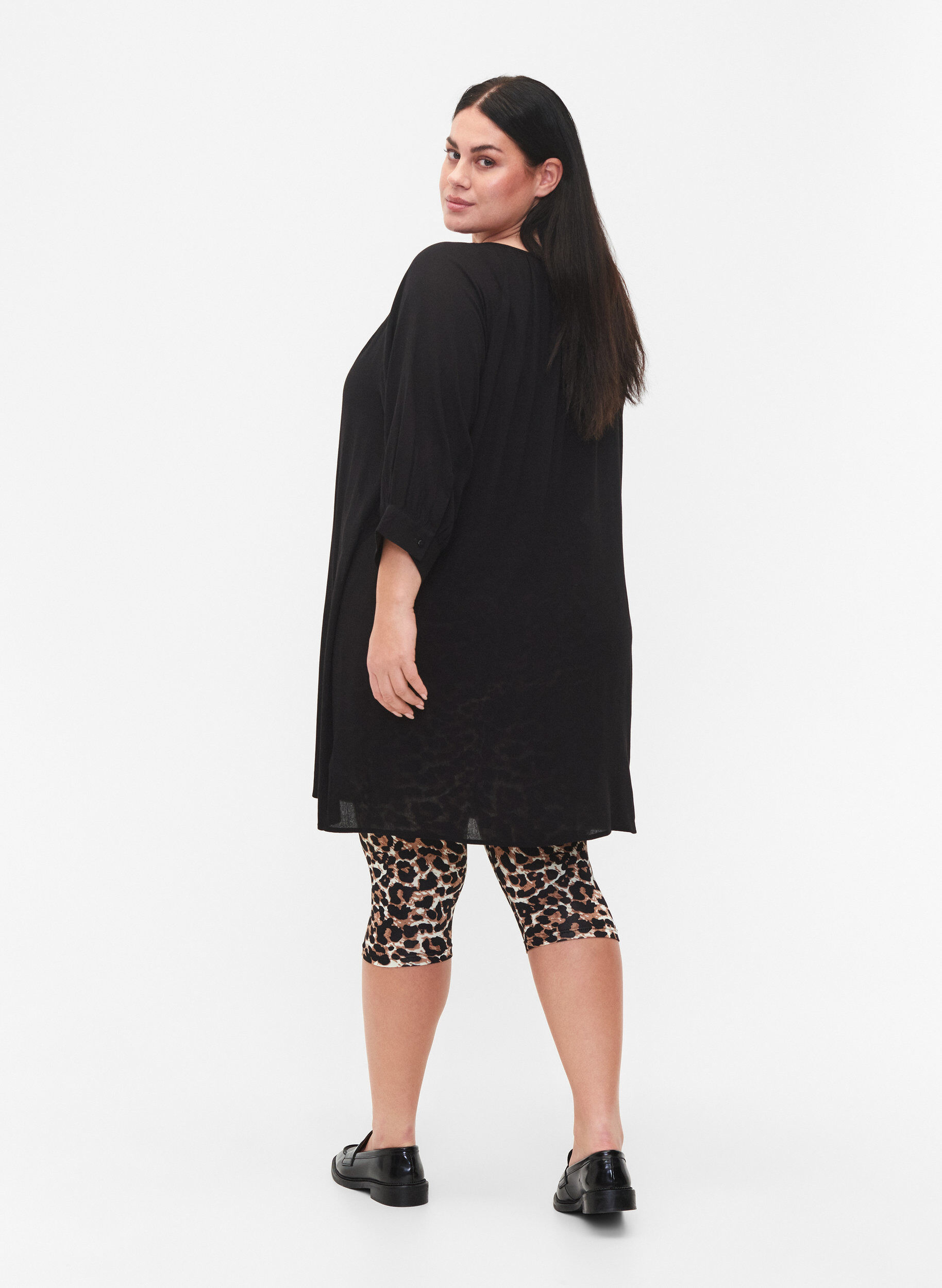 Zizzi 2-pack van 3/4 leggings, Black / LEO AOP, Model image number 1