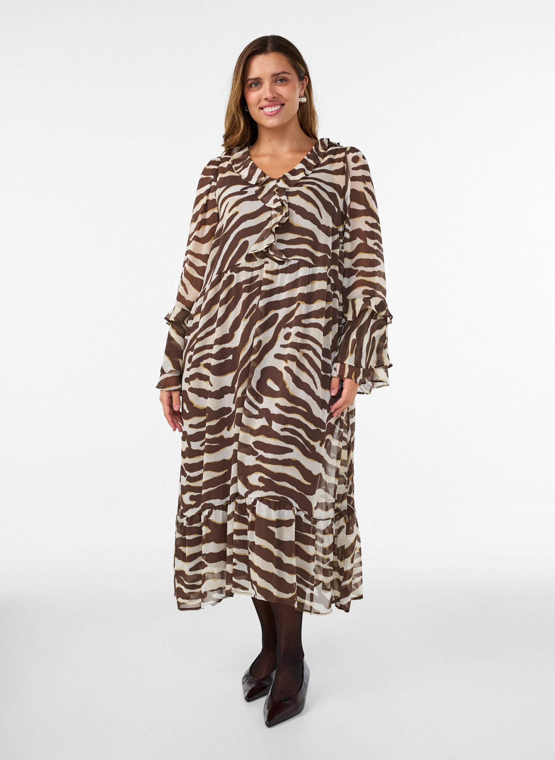 ZizziMidi-jurk met ruches en V-hals, Bruin, Model image number 0