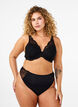 Microvezel string met kanten details, Zwart, Model image number 0