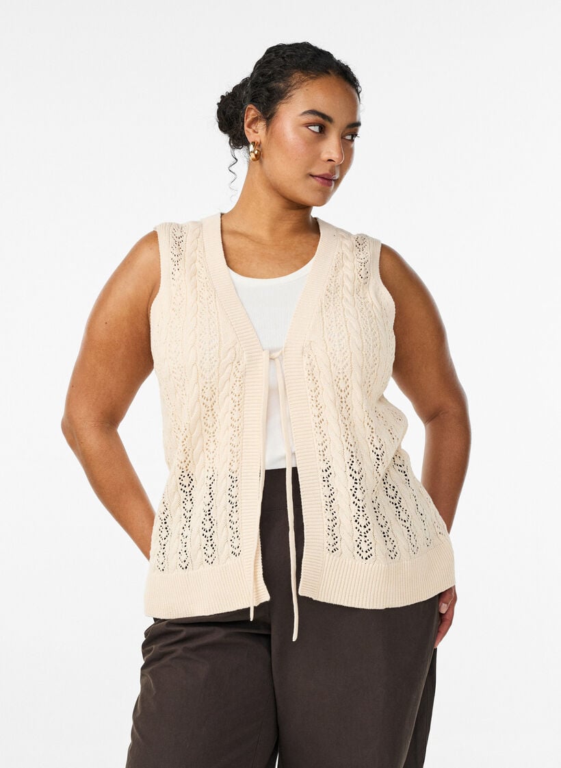 Gebreide vest met ajourborduursel en striksluiting, Beige, Model image number 0