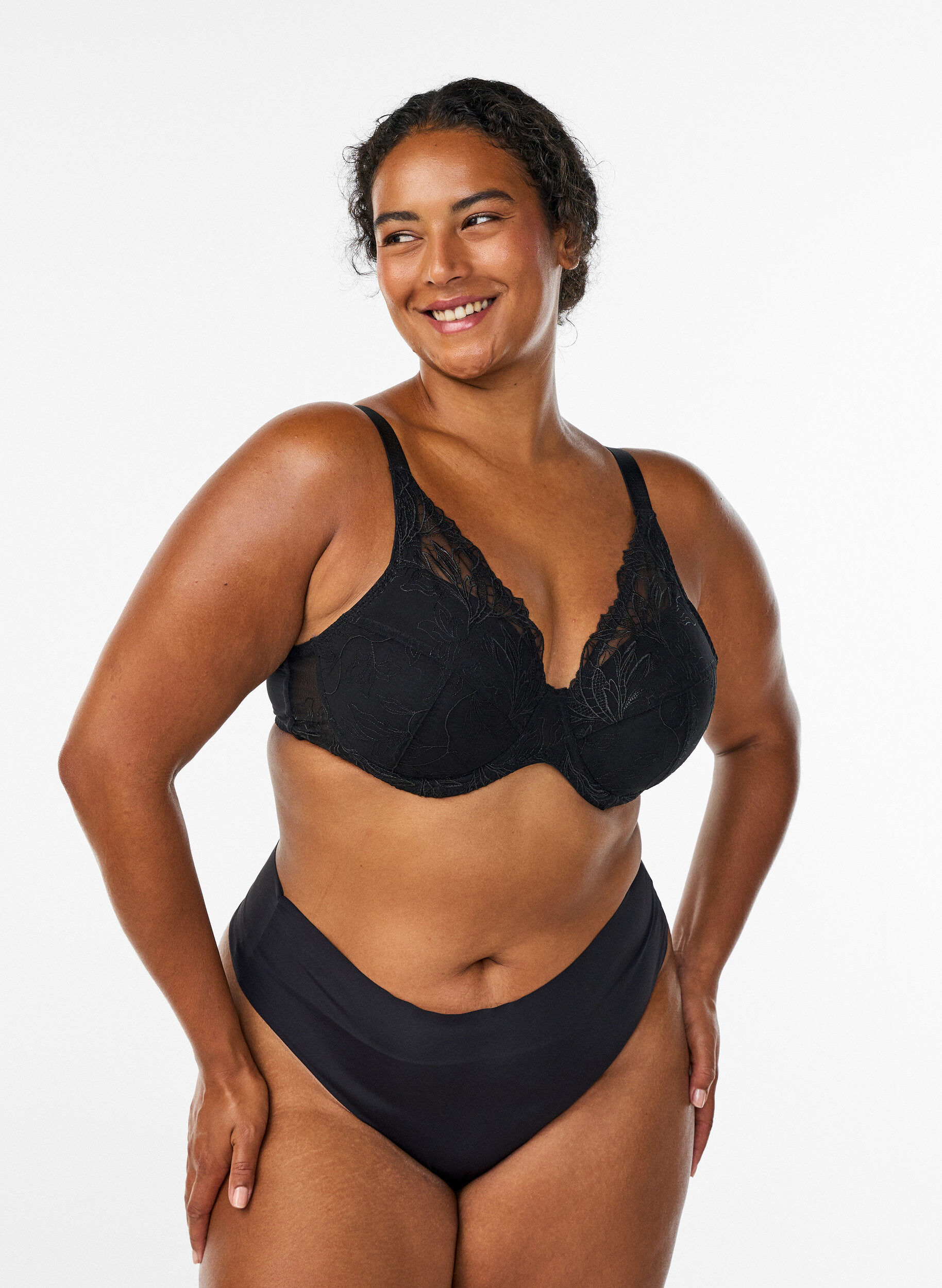 Zizzi Gewatteerde kanten beha met beugel, Zwart, Model image number 1