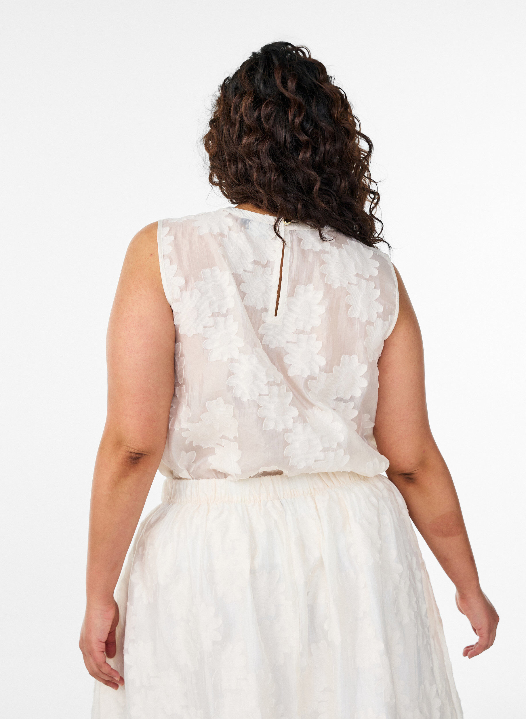 Zizzi Mouwloze top in jacquard met een bloemenstructuur, Vanille, Model image number 2