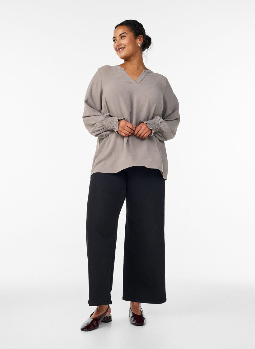 Blouse met smockmanchetten en V-hals, Beige, Model image number 1