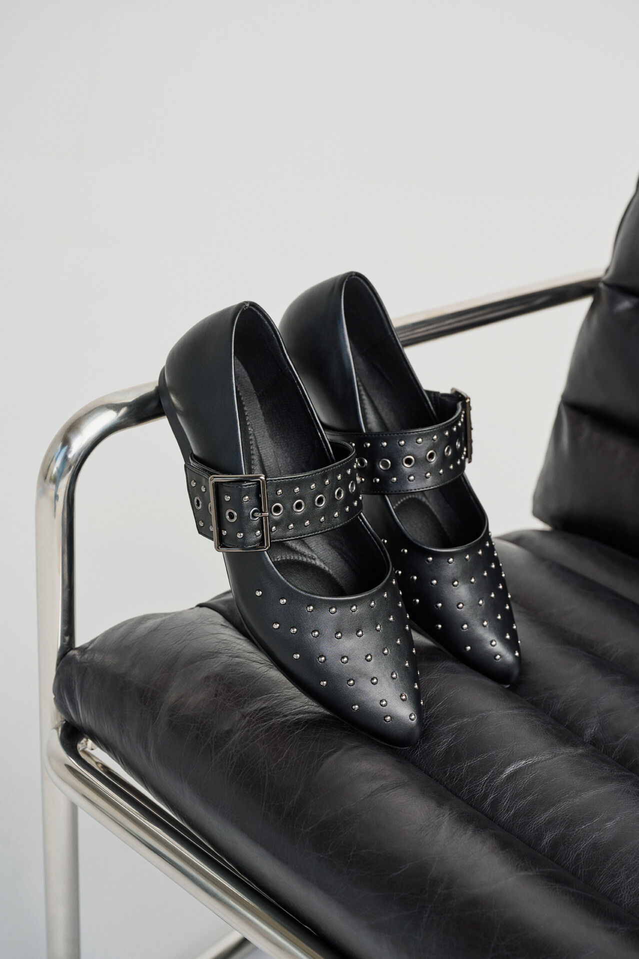 Zizzi Ballerina met gesp en studs, , Model