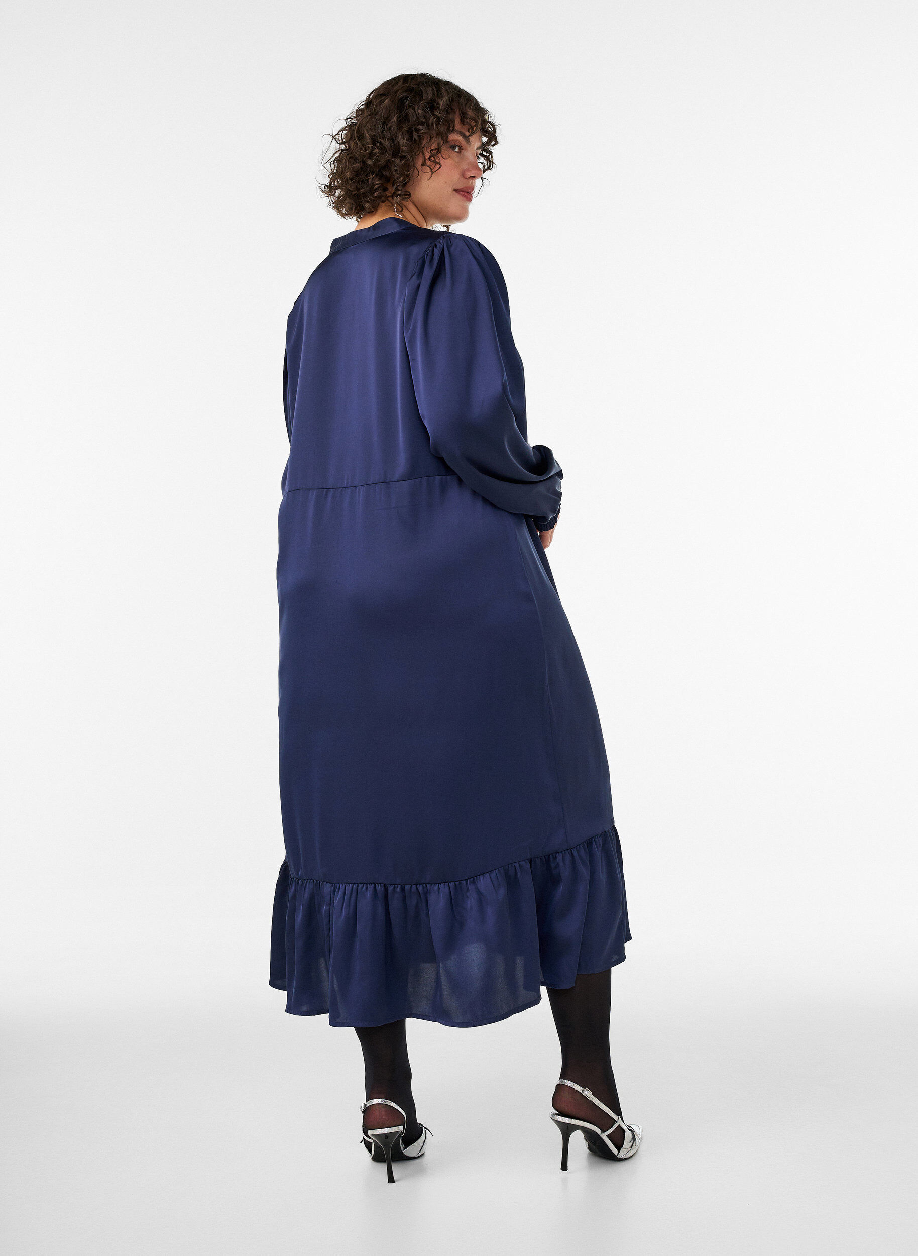 ZizziSatijnen jurk met lange mouwen en V-hals, Blauw, Model image number 1