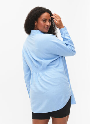 Lange shirt in linnen-viscose blend, Chambray Blue, Model image number 1