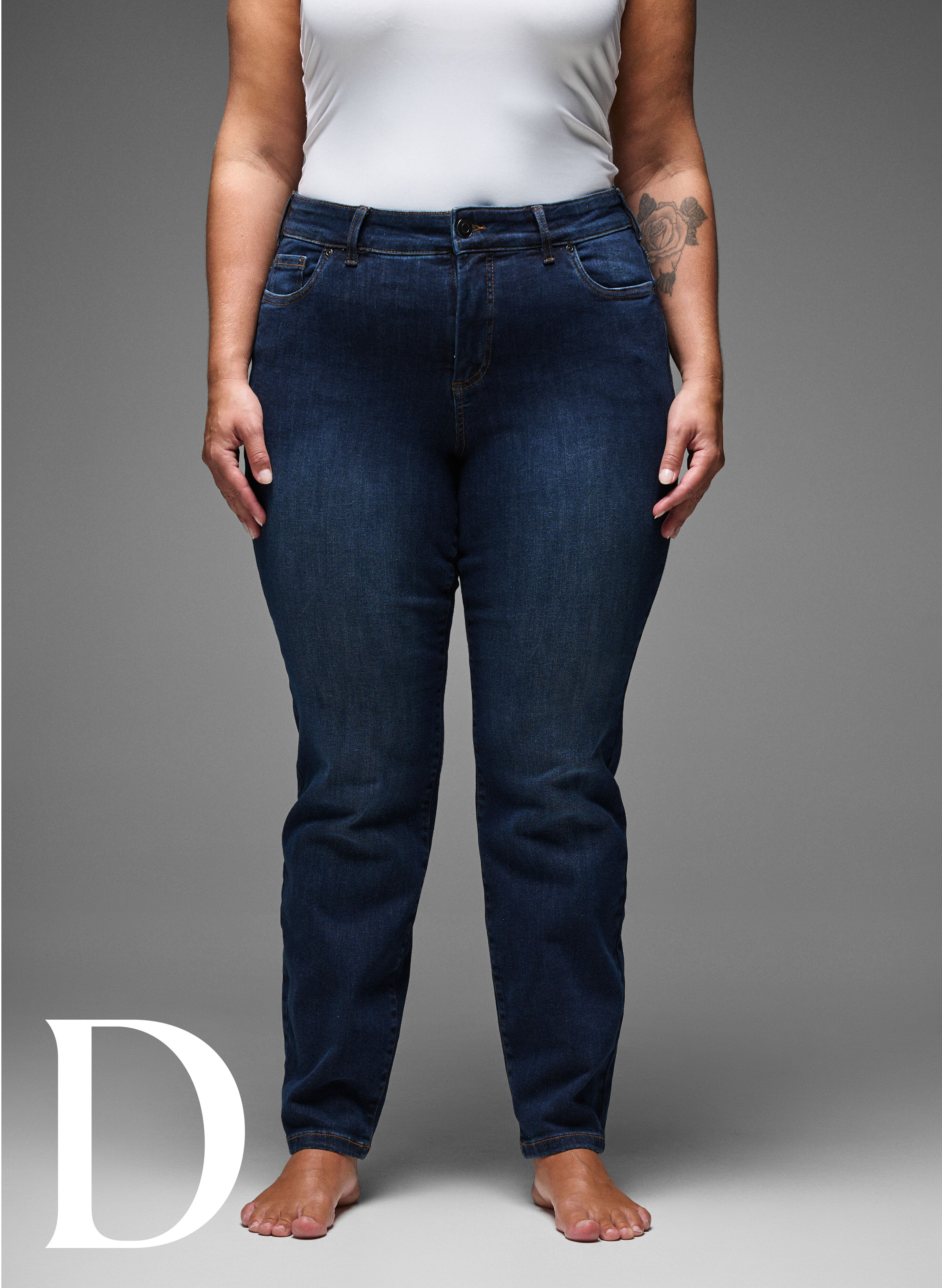 Zizzi Strakke pasvorm jeans met een normale taille, Dark Blue, Model image number 8
