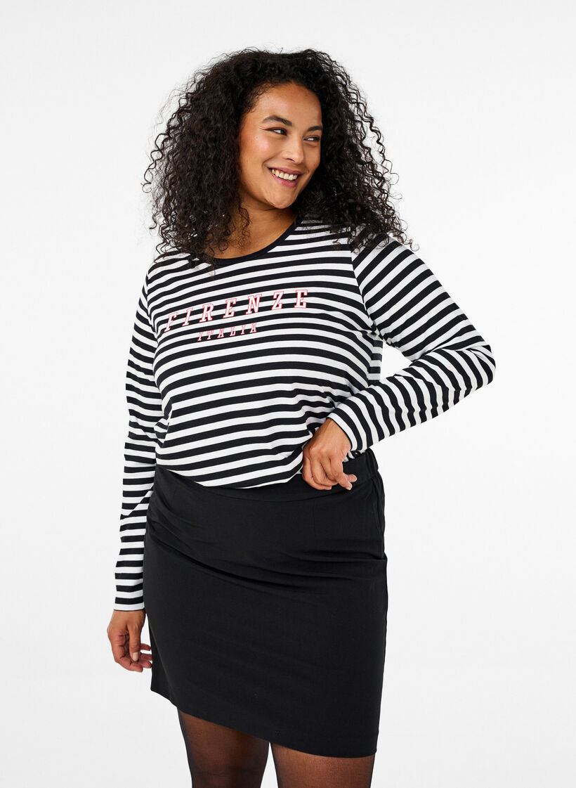 Korte rok met elastische taille aan de achterkant, Black, Model image number 0