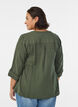 Blouse in katoenen mousseline met broderie anglaise, Groen, Model image number 2