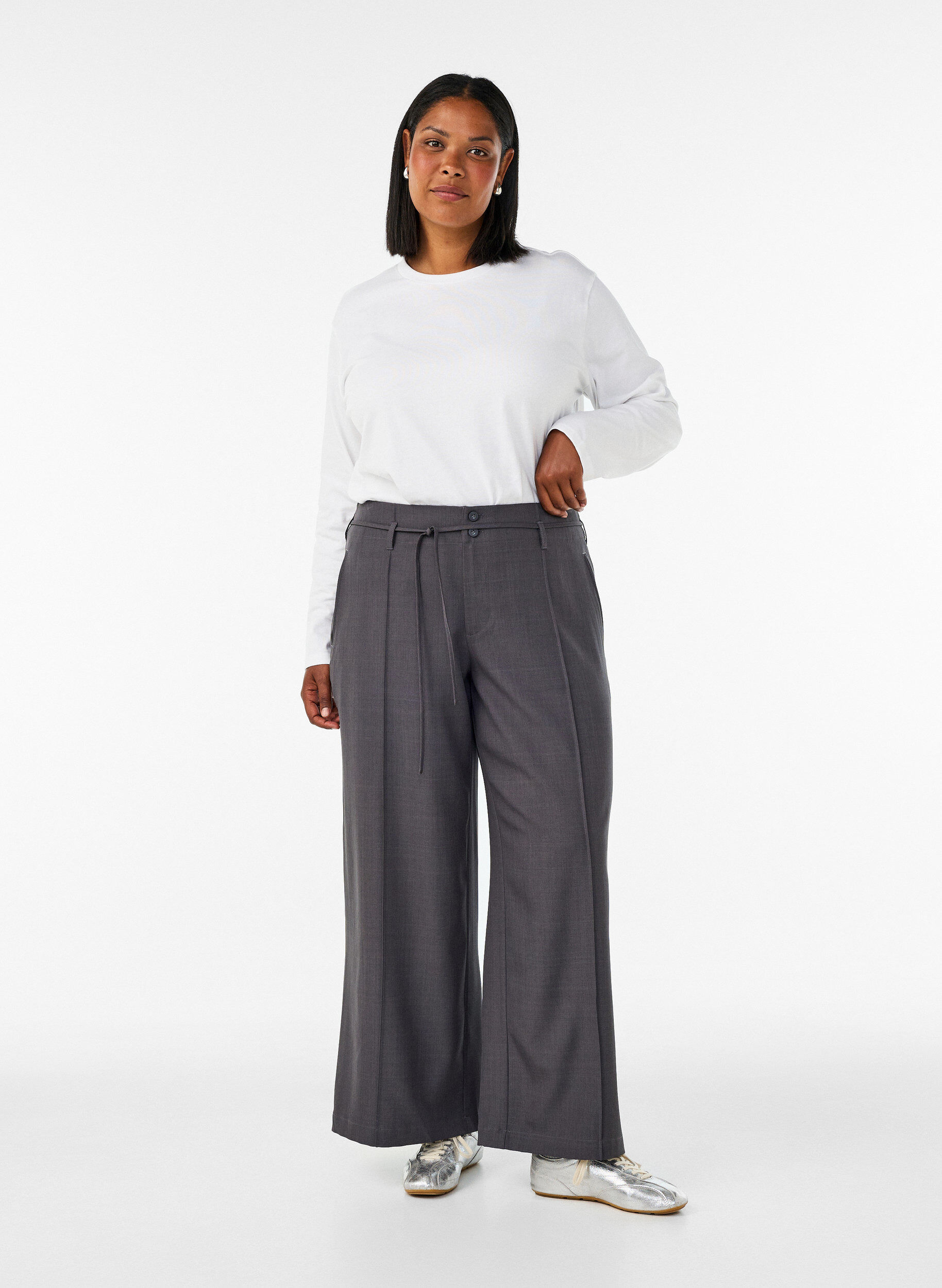 Op maat gemaakte broek met plooien en een strikceintuur, Grijs, Model