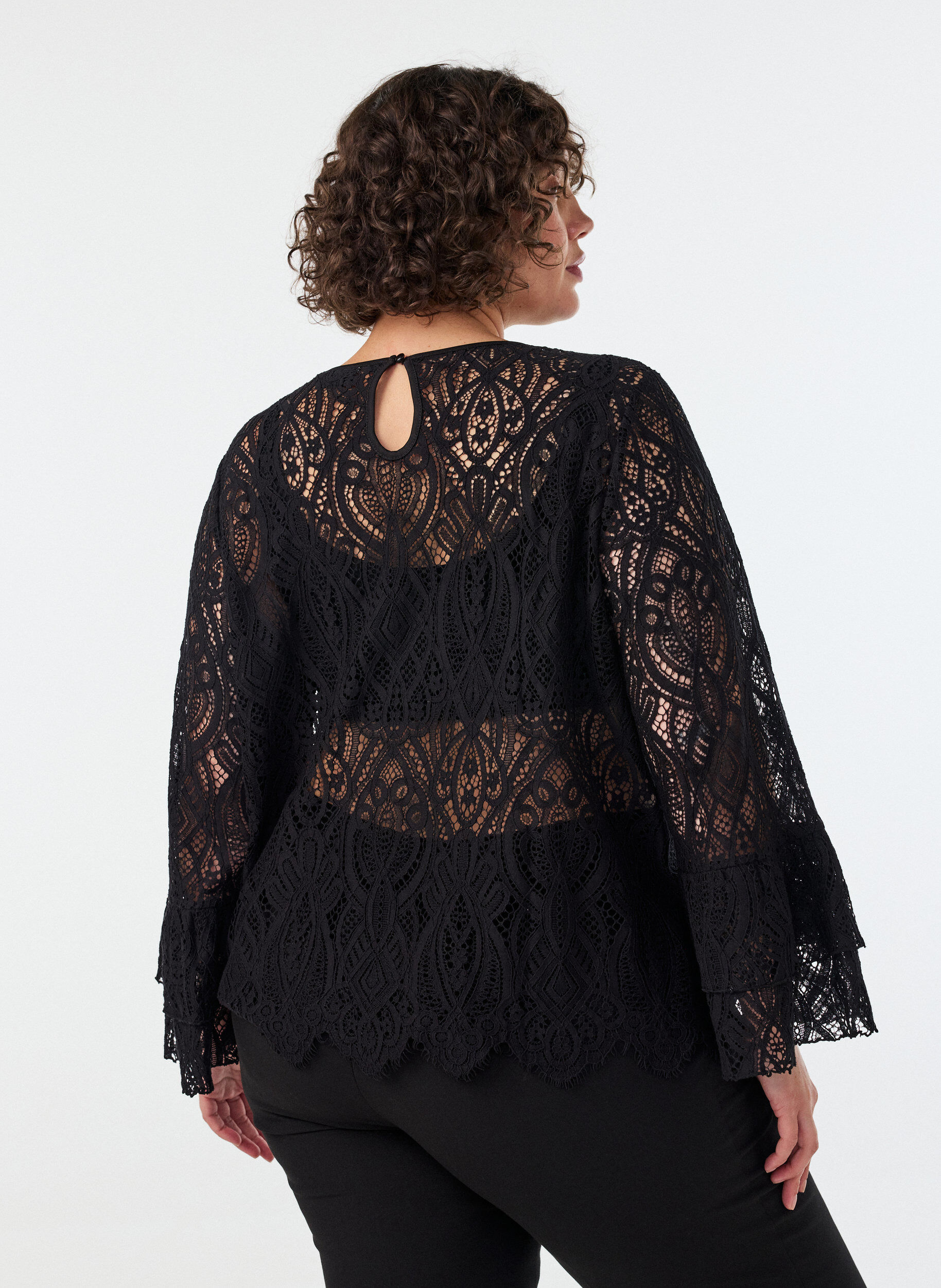 ZizziKanten blouse met lange trompetmouwen en ruches, Zwart, Model image number 2
