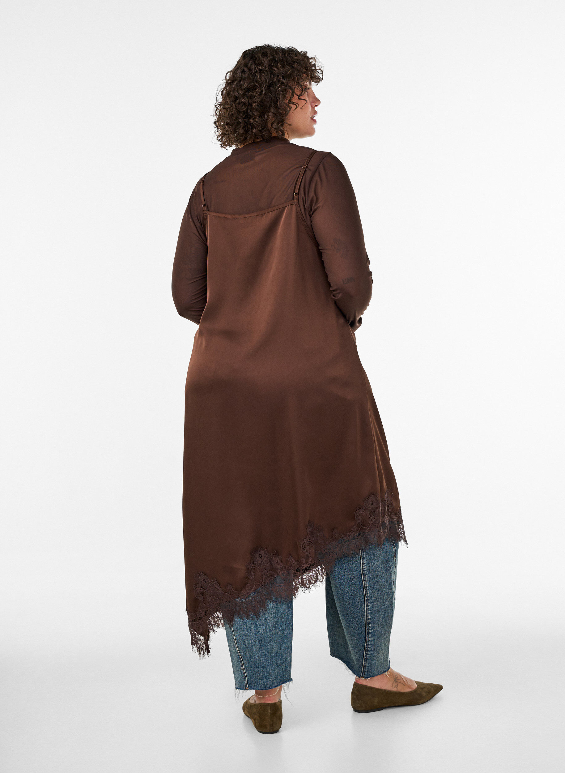 ZizziSatijnen jurk met kant en asymmetrische zoom, Bruin, Model image number 1