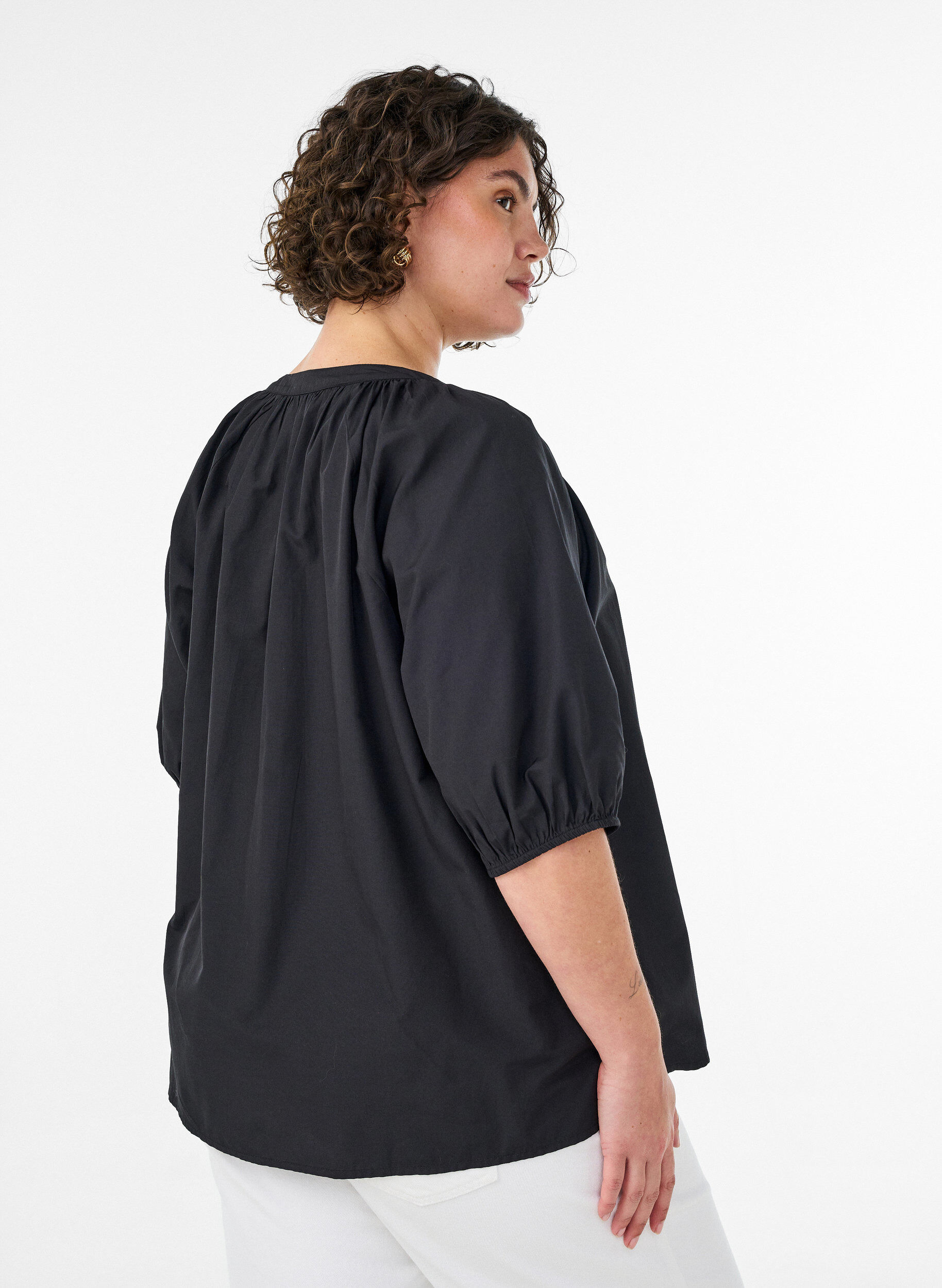 ZizziOverhemdblouse met knoopsluiting en strikceintuur, Zwart, Model image number 2