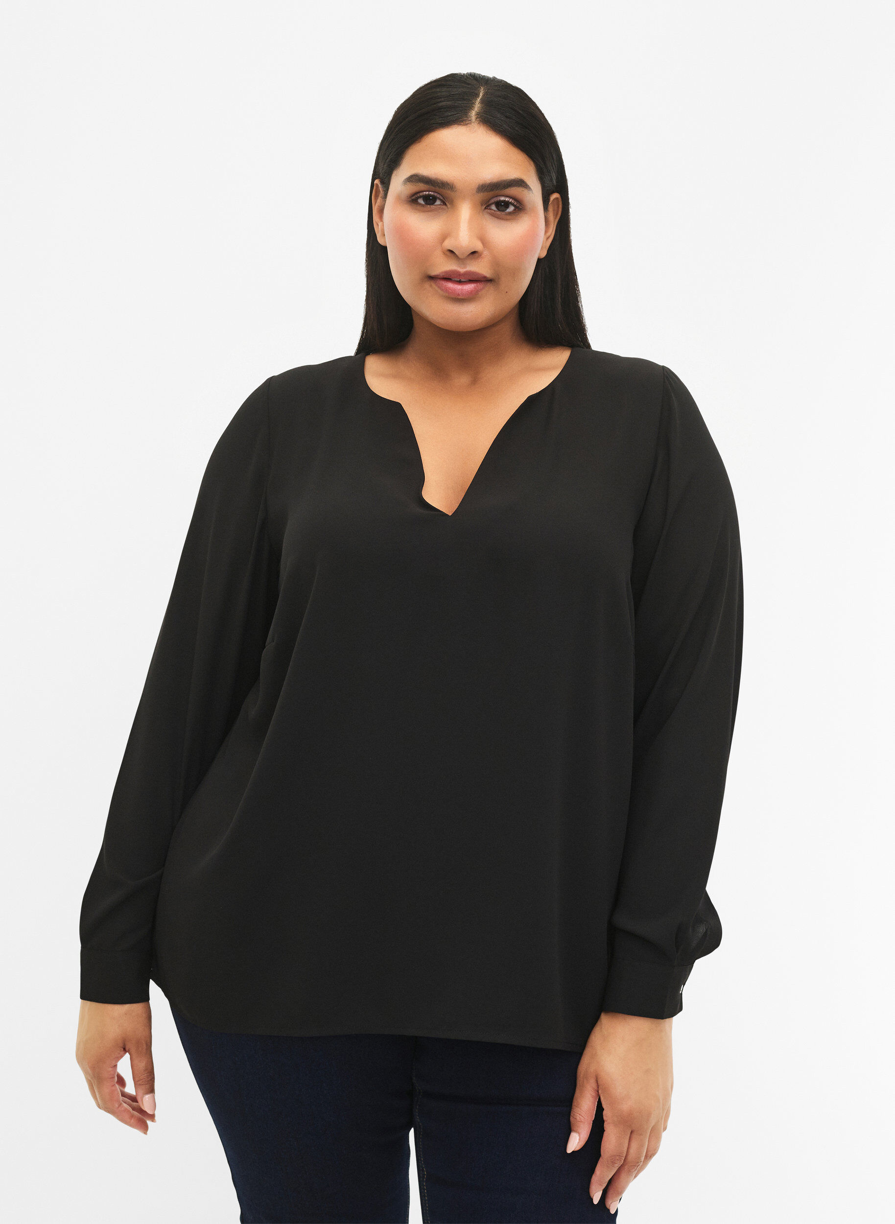Zizzi Blouse met lange mouwen en kreukels op de rug, Black, Model image number 0