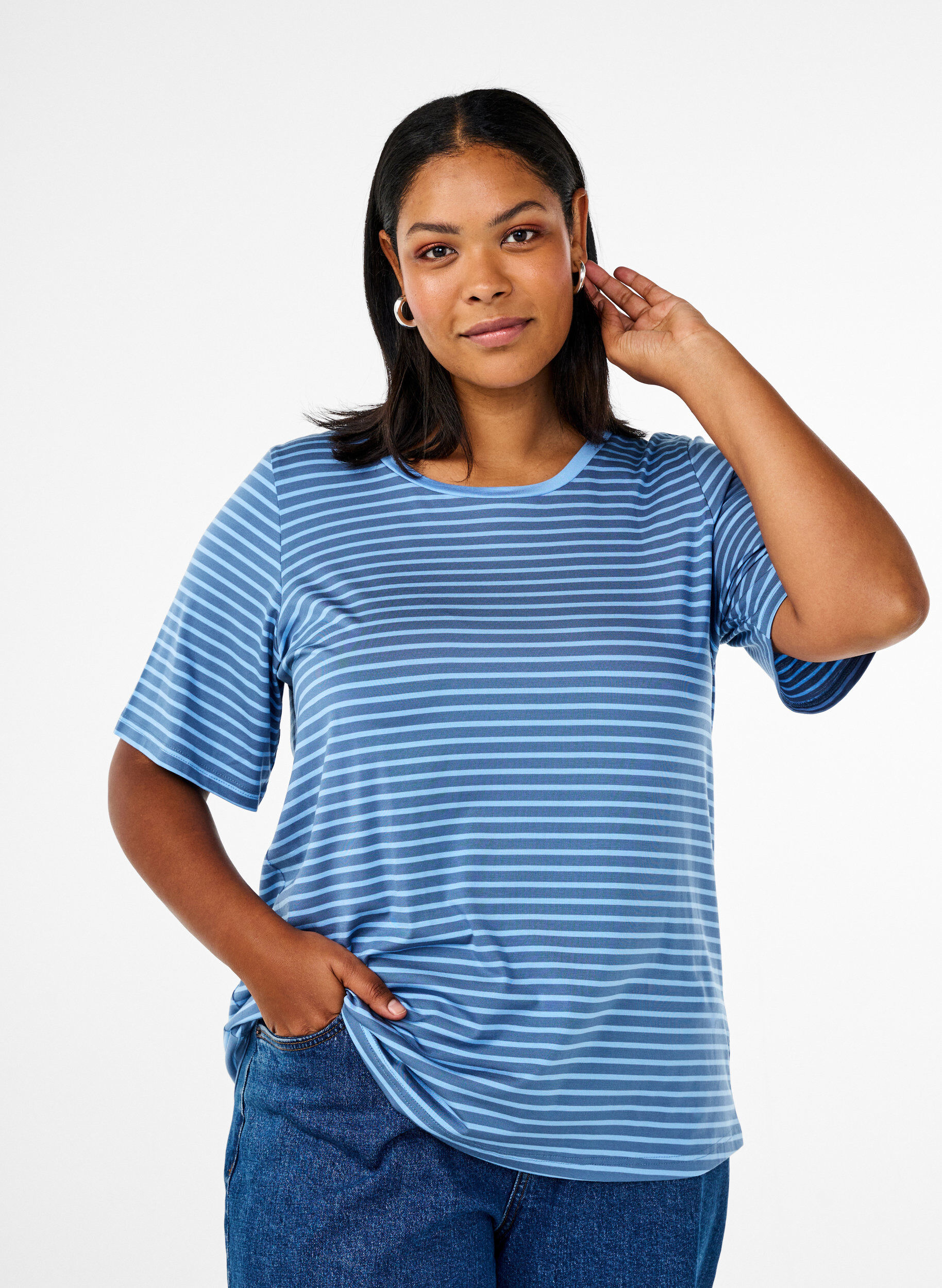 Zizzi T-shirt met TENCEL&trade; Lyocell en strepen, Blauw, Model image number 0