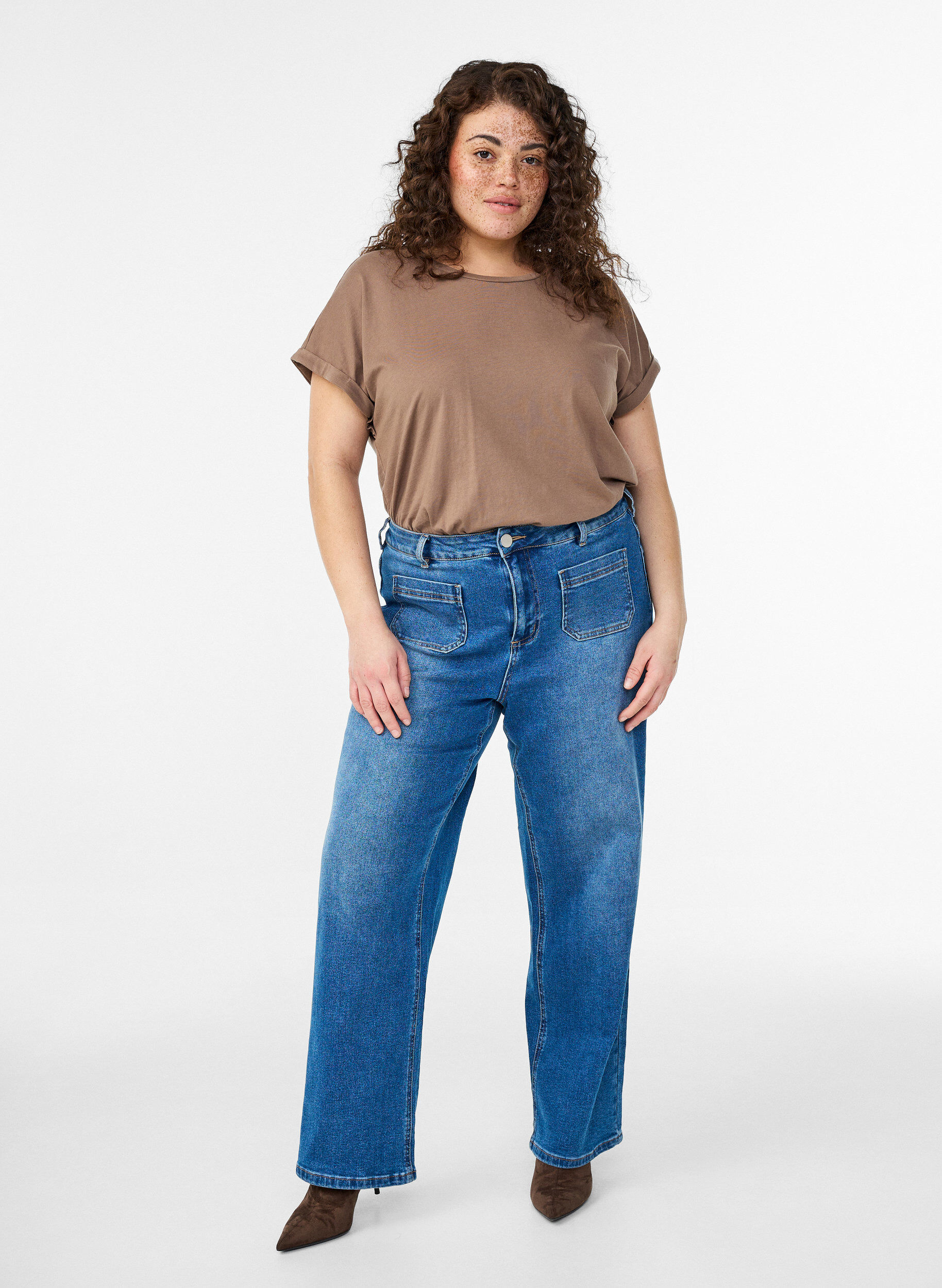 Zizzi T-shirt met korte mouwen in een katoenmix, Bruin, Model image number 1