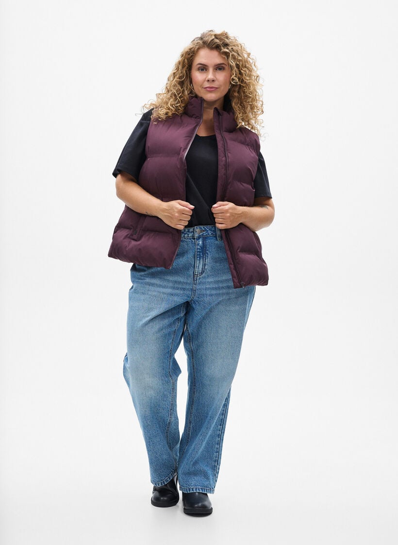 Korte puffer bodywarmer met hoge kraag, Donker Bordeaux, Model image number 1