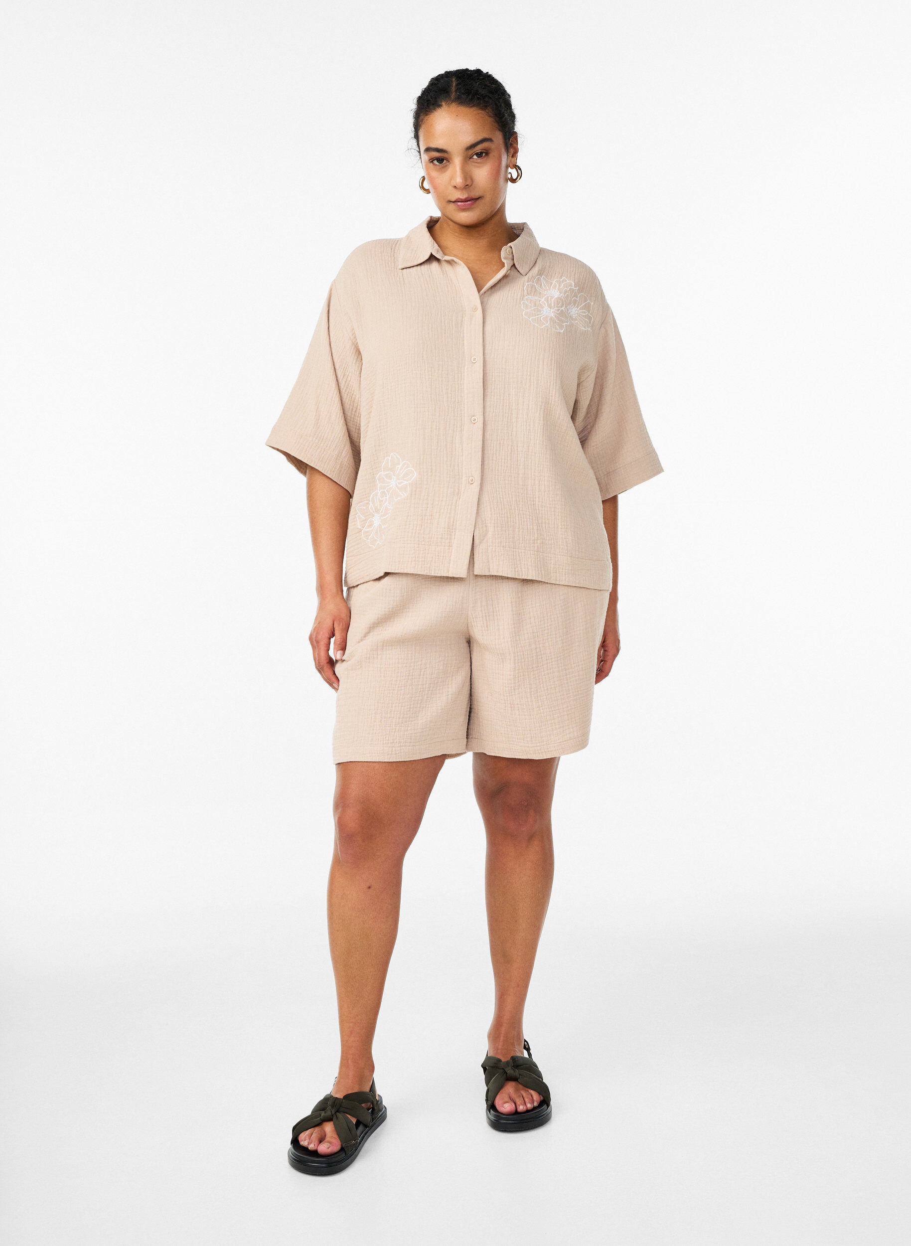 Zizzi Katoenen mousseline shirt met geborduurde details, Beige, Model image number 1