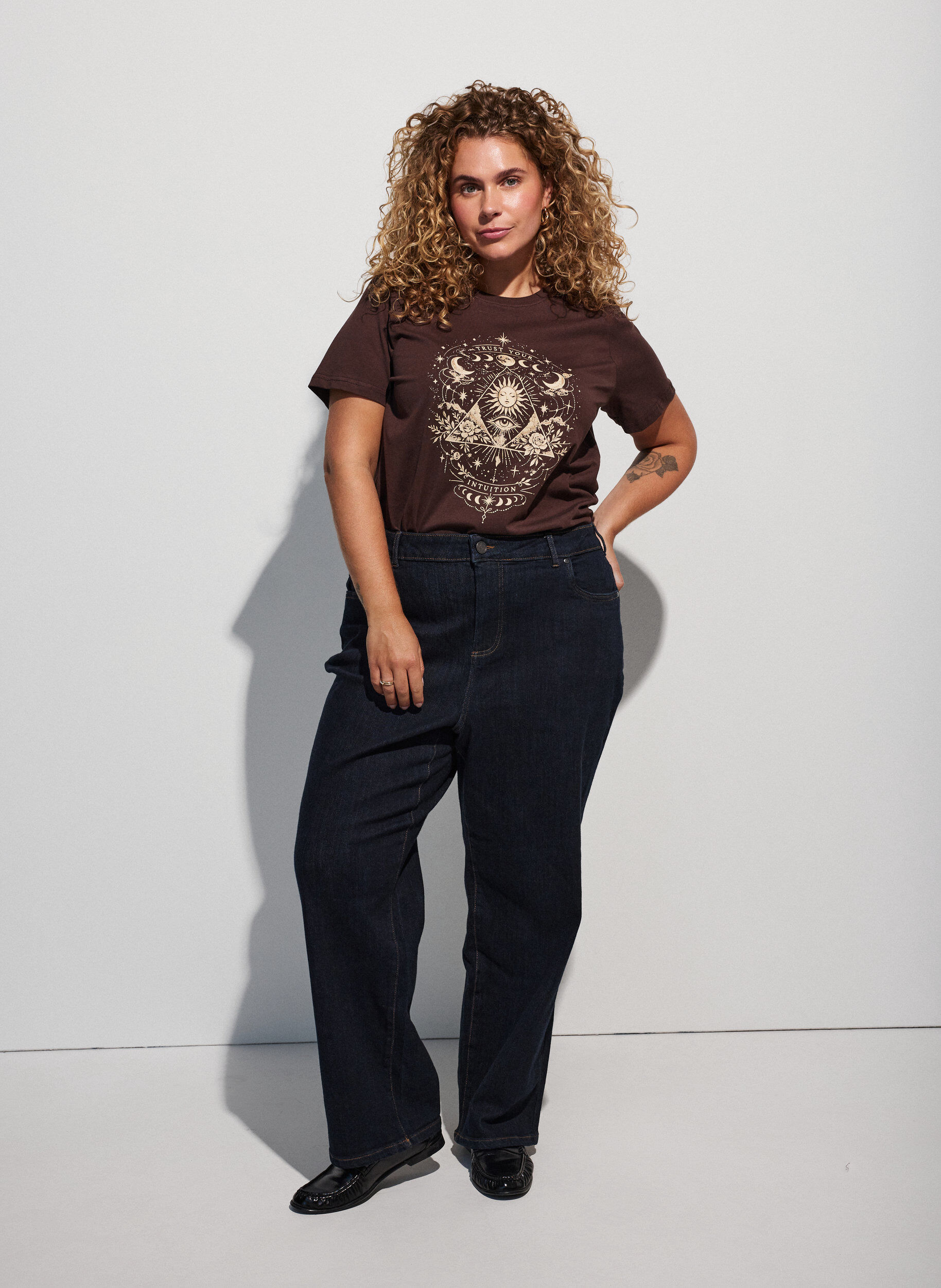 ZizziKatoenen T-shirt met print aan de voorkant, Bruin, Model image number 1
