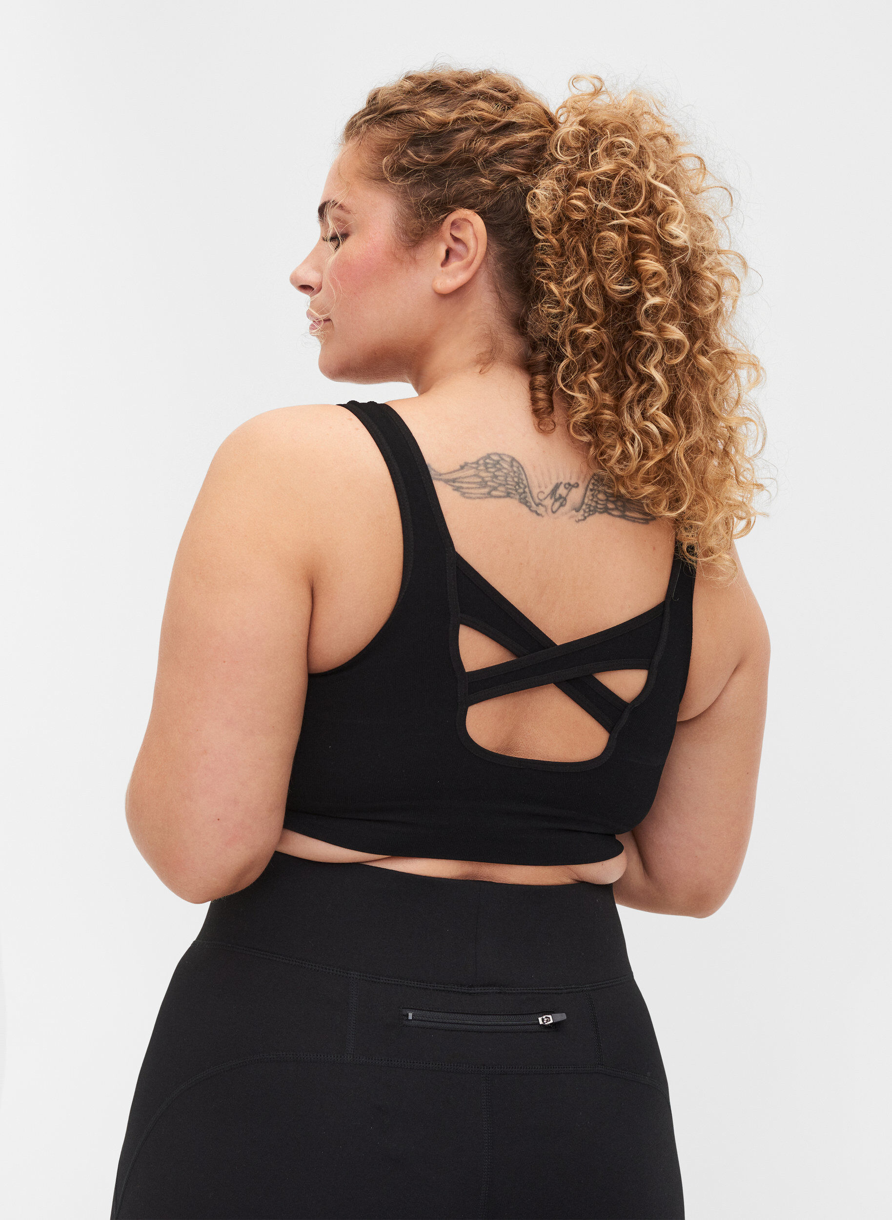 Zizzi Sport-bh met gekruiste rug en effen kleur, Black, Model image number 1