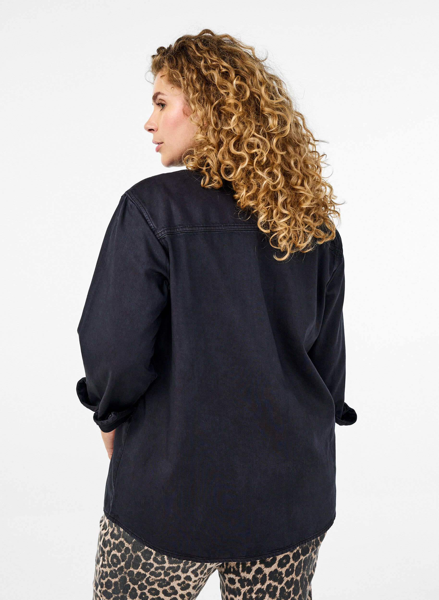 Zizzi Denim shirt met borstzakken, Zwart, Model image number 2