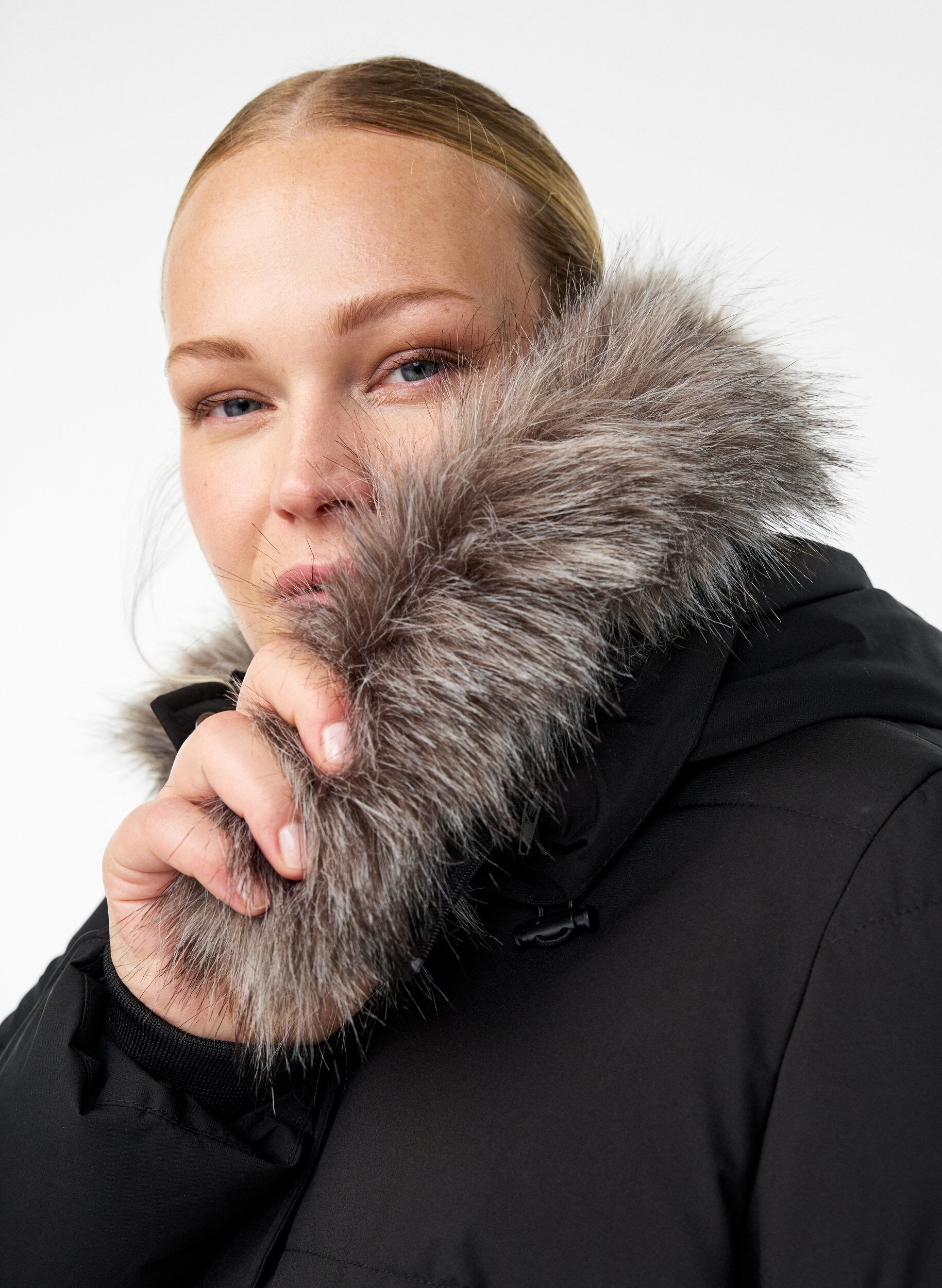 Zizzi Waterafstotende parka met imitatiebontkraag, Zwart, Model image number 3