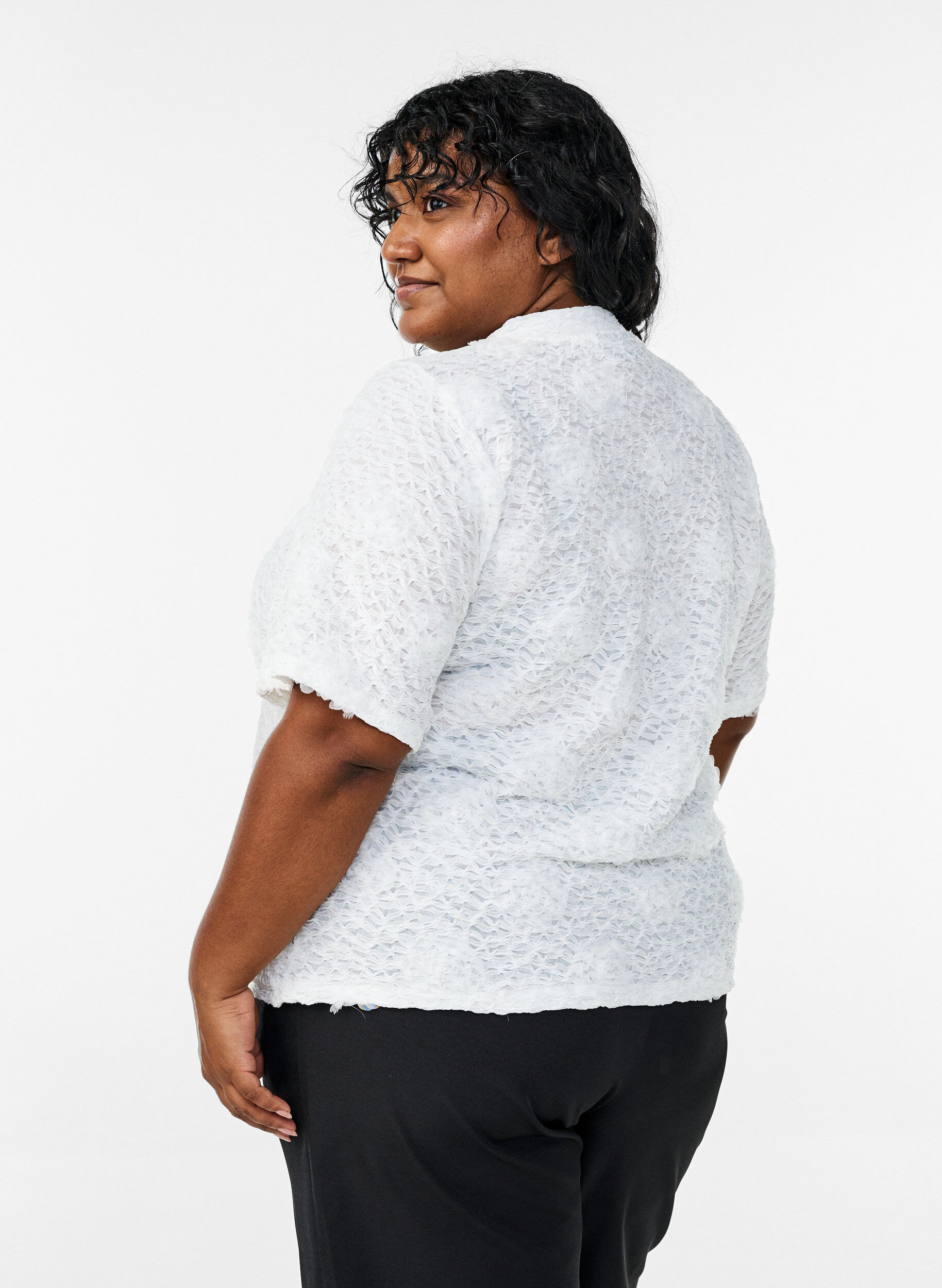 Zizzi Blouse met 3D-bloemen en korte mouwen, Wit, Model image number 2