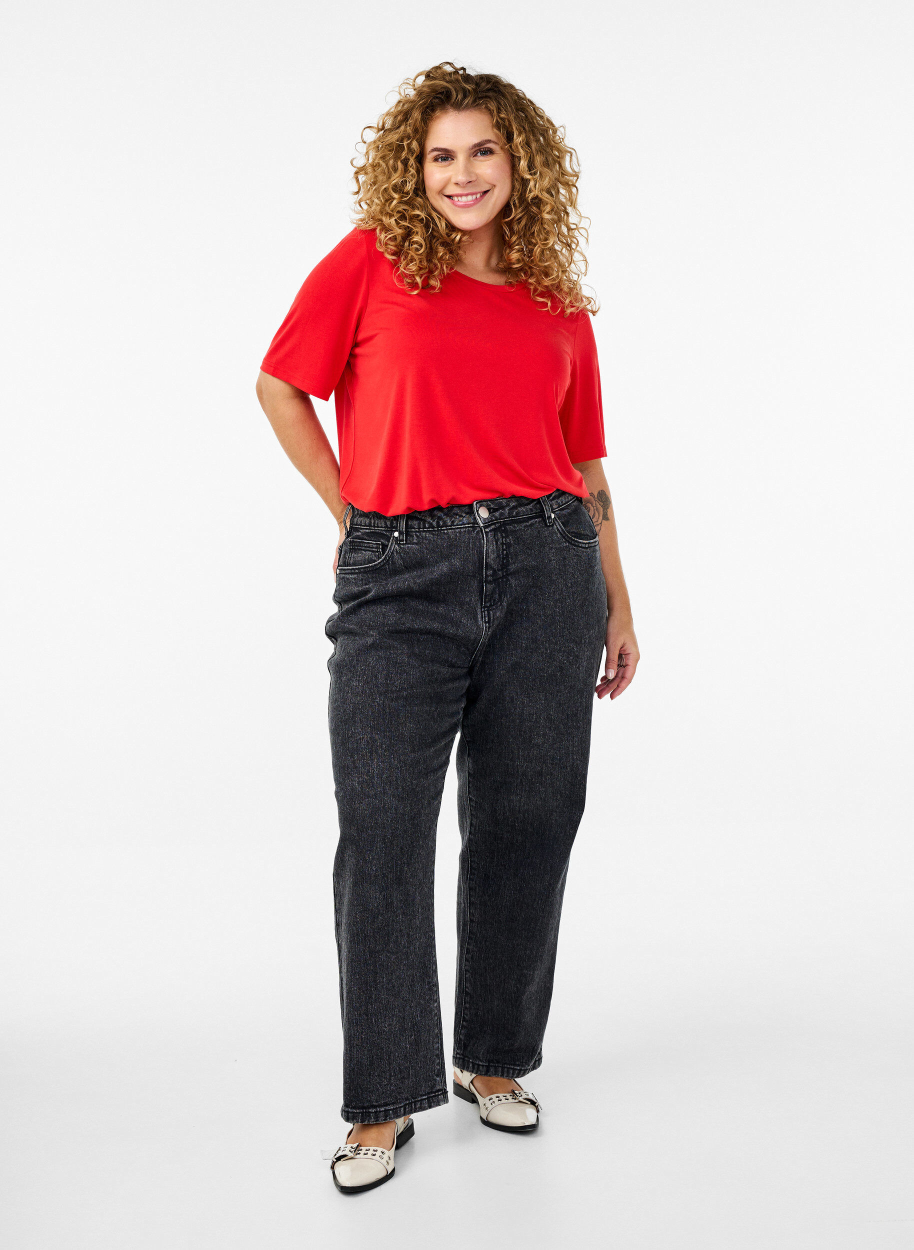 Zizzi T-shirt van Tencel &trade; Modal met ronde hals, Rood, Model image number 1