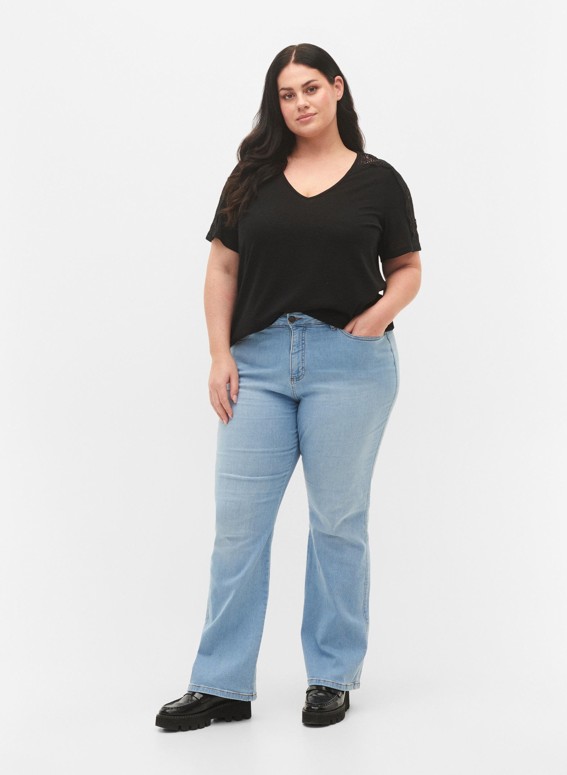 Zizzi Blouse met korte mouwen, kant en v-hals, Black, Model image number 2