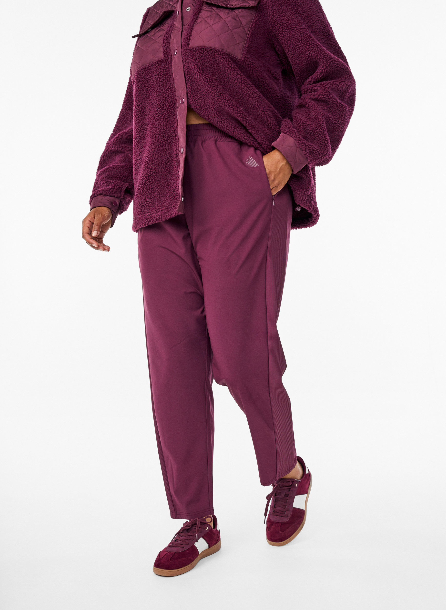 Zizzi Lichte trainingsbroek met zakken, Rood, Model image number 2