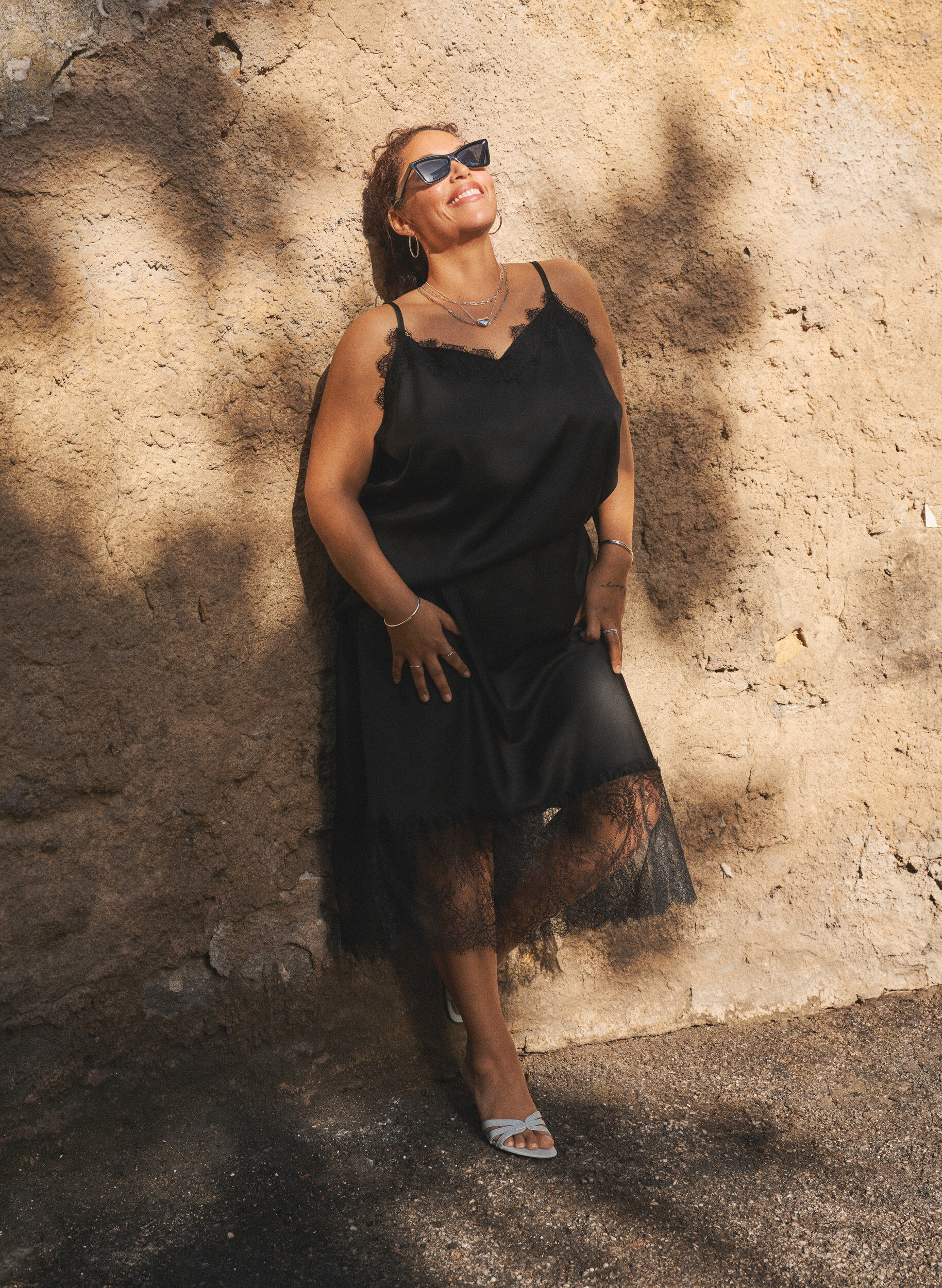 Zizzi Satijnlook rok met kanten rand, Zwart, Image image number 0