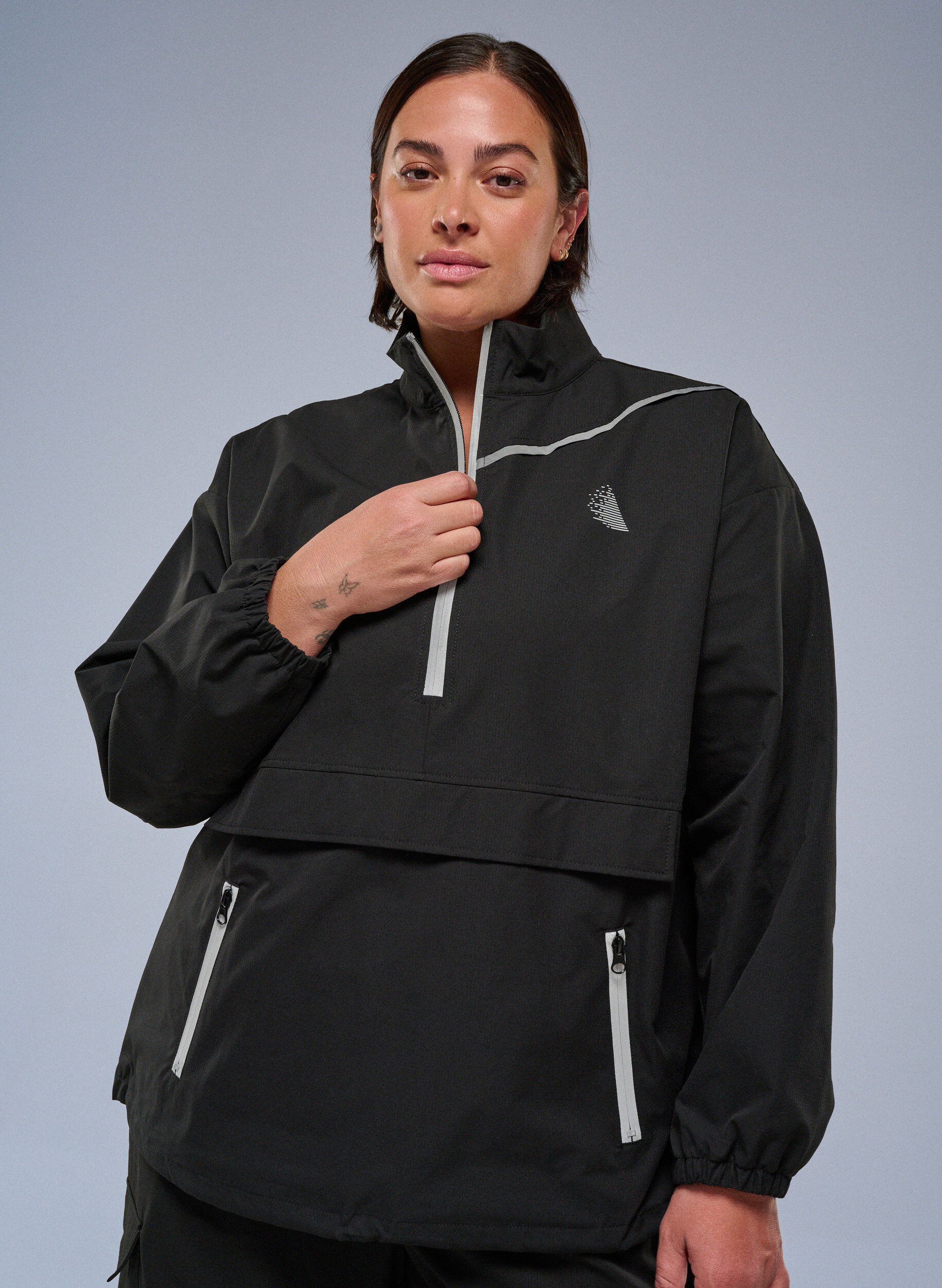 Zizzi Sportieve anorak met reflecterende details en zakken, Zwart, Image image number 0