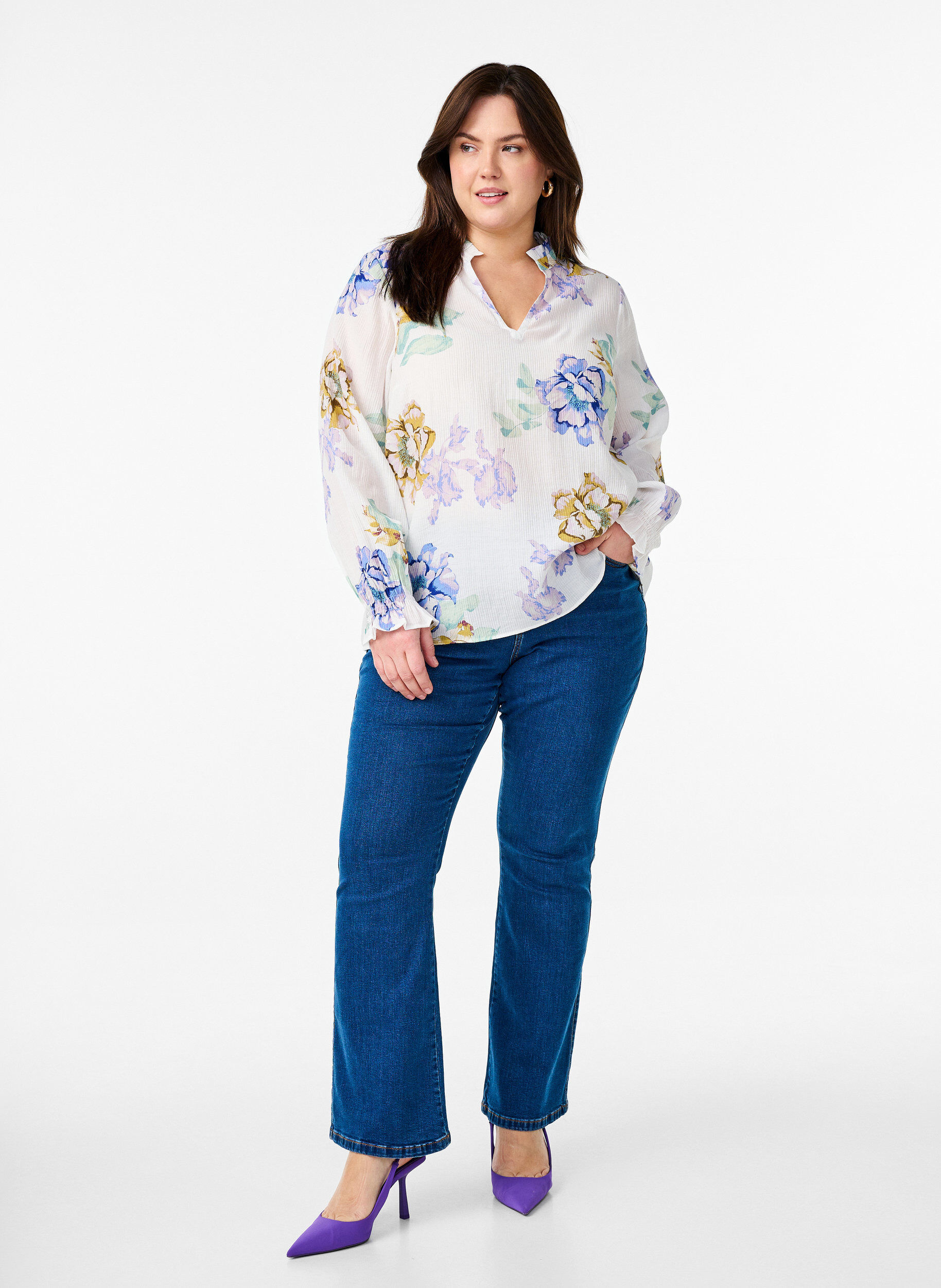 Zizzi Pliss&eacute; blouse met lange mouwen en bloemenprint, Wit, Model image number 1