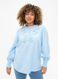 Blouse met ruches en broderie anglaise, Chambray Blue, Model