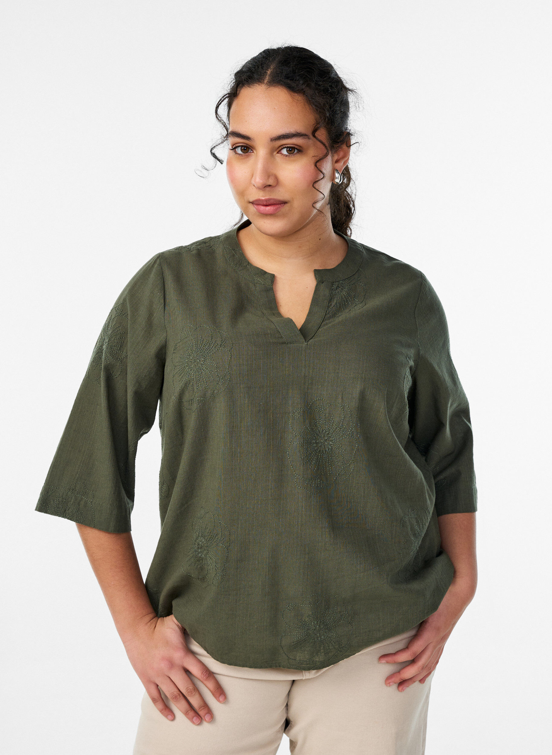 Zizzi Katoenen blouse met geborduurde details en 3/4 mouwen, Groen, Model image number 0