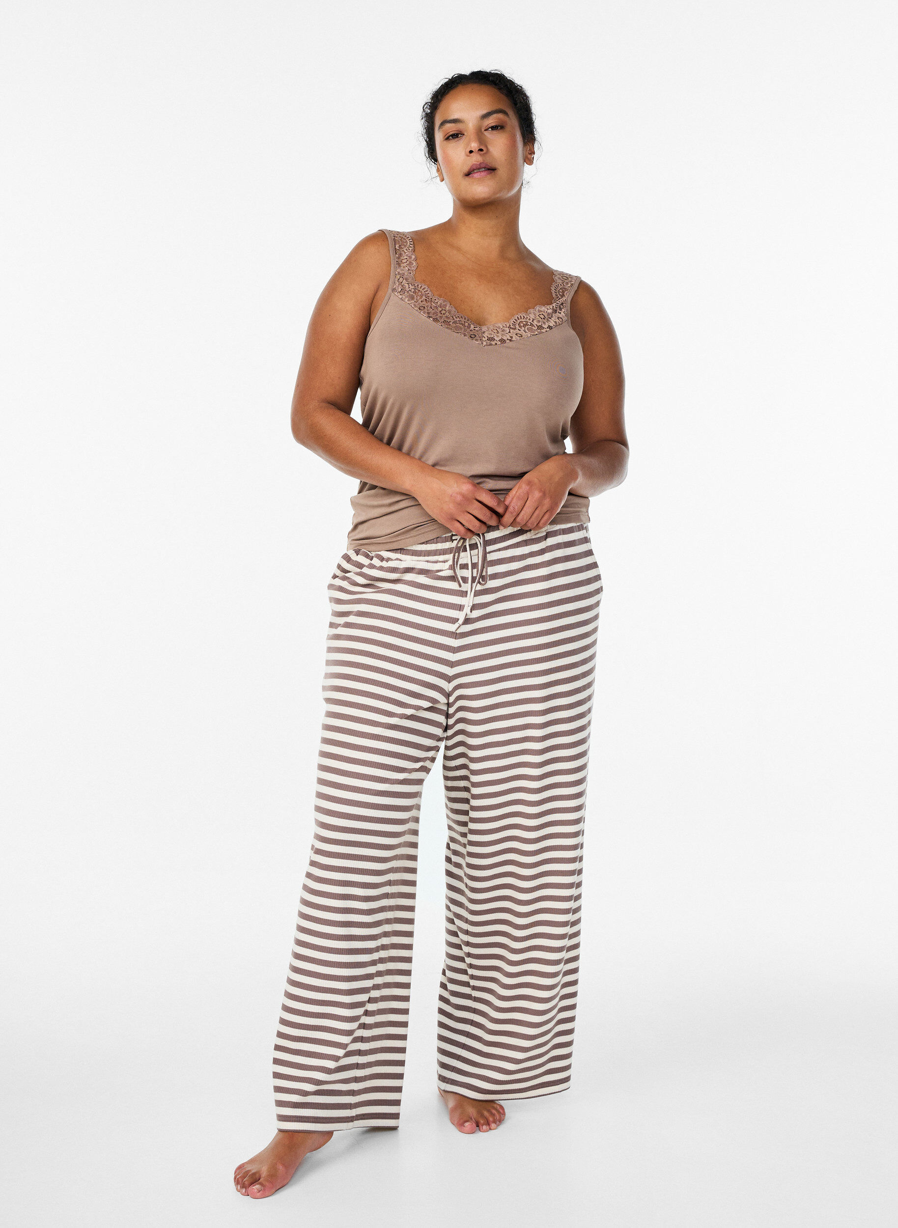 Gestreepte pyjamabroek met een high waist en wijde pijpen, Beige, Model