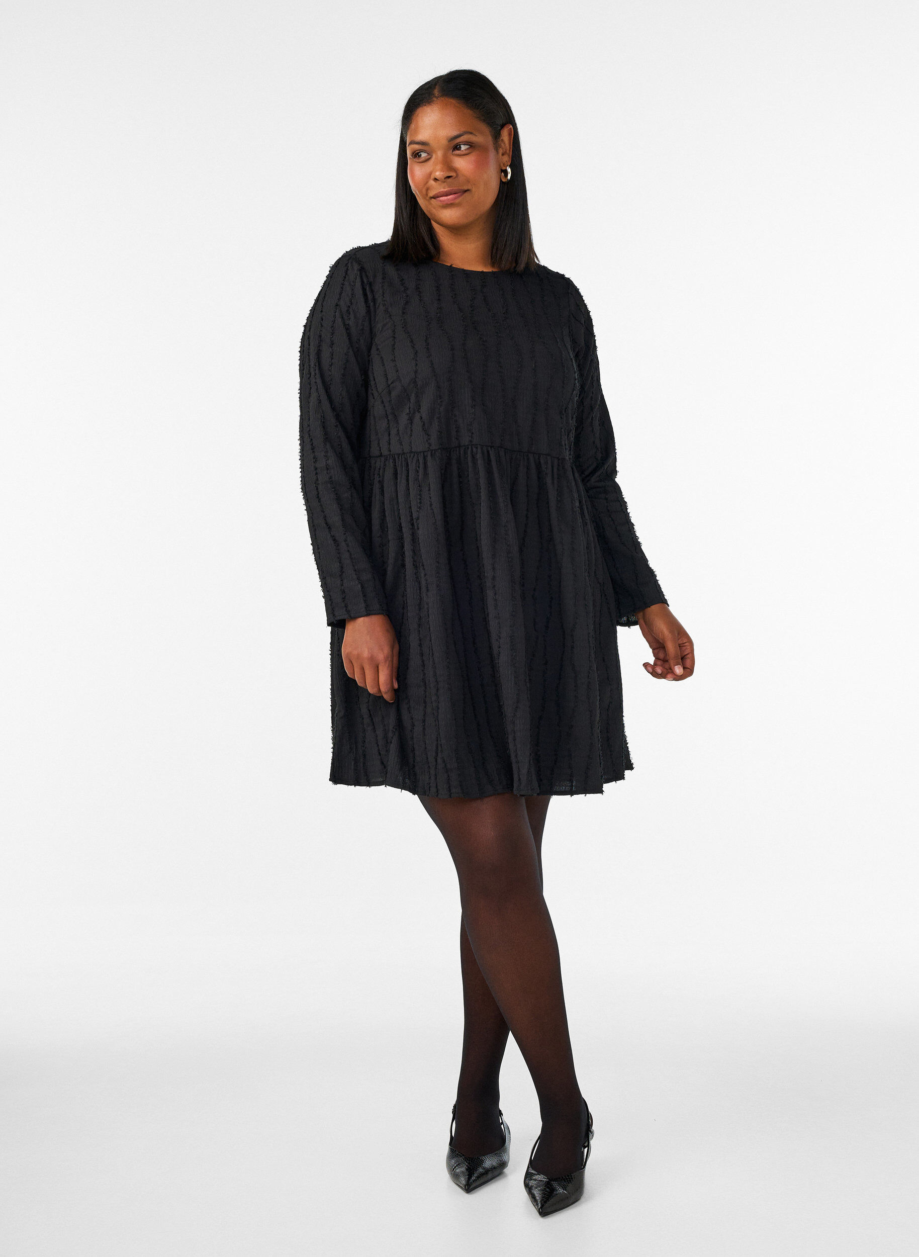 ZizziKorte jerseyjurk met een golvend textuurpatroon, Zwart, Model image number 1