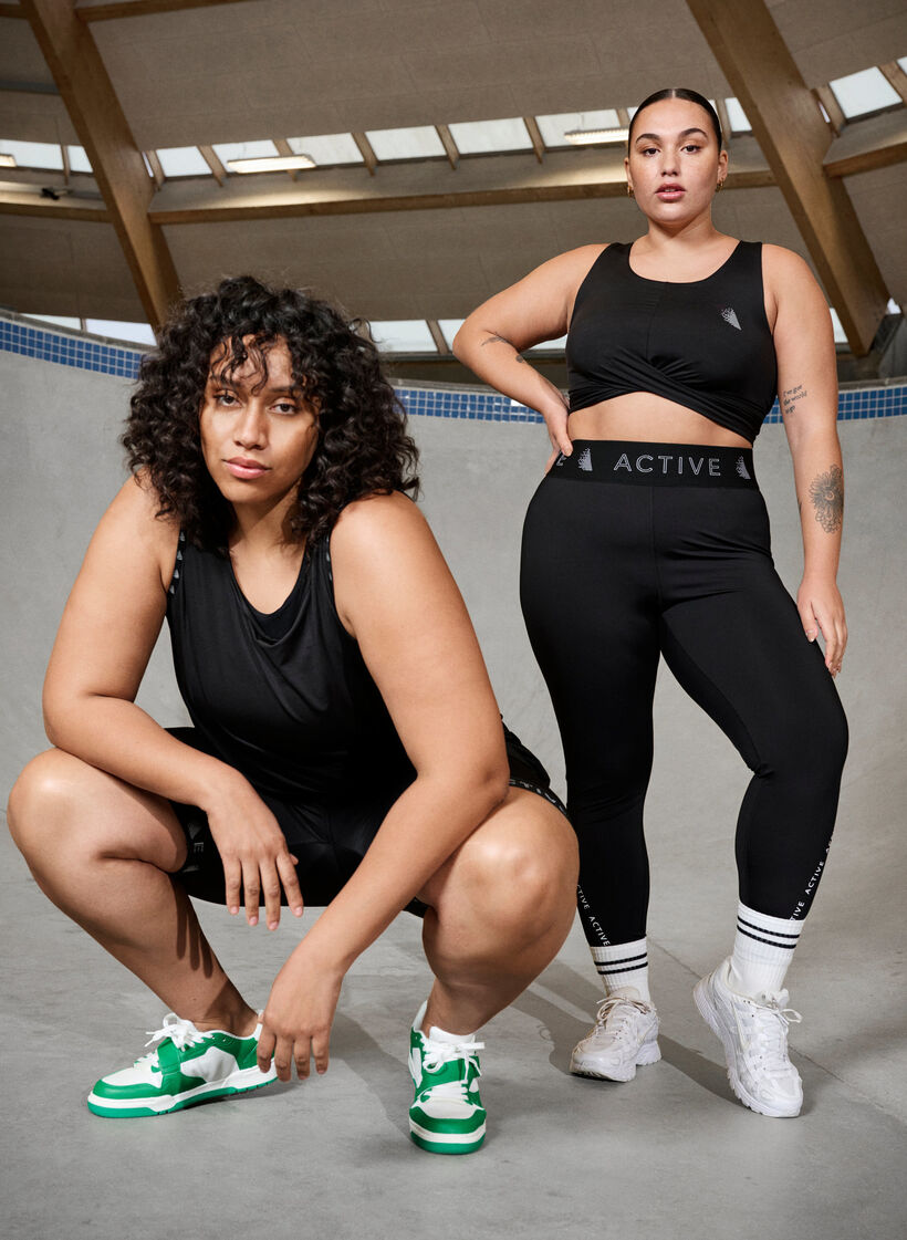 Sportbeha met kruisdetail, Black, Image image number 0