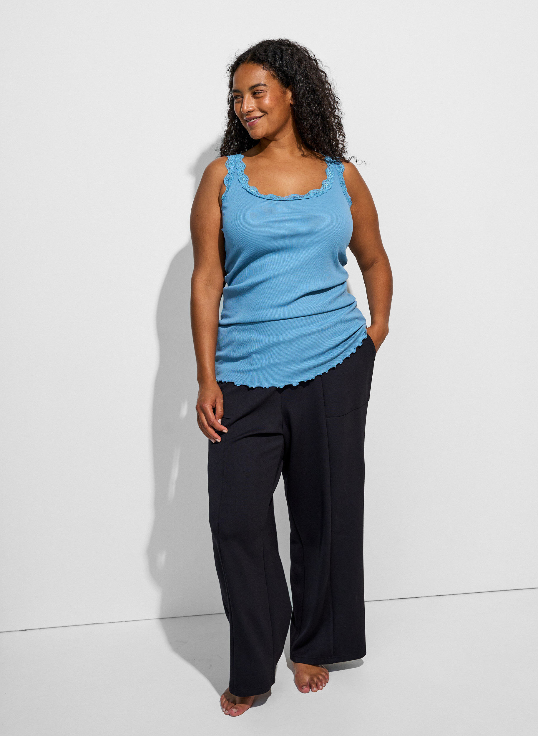 ZizziTop met kant, Blauw, Model image number 1